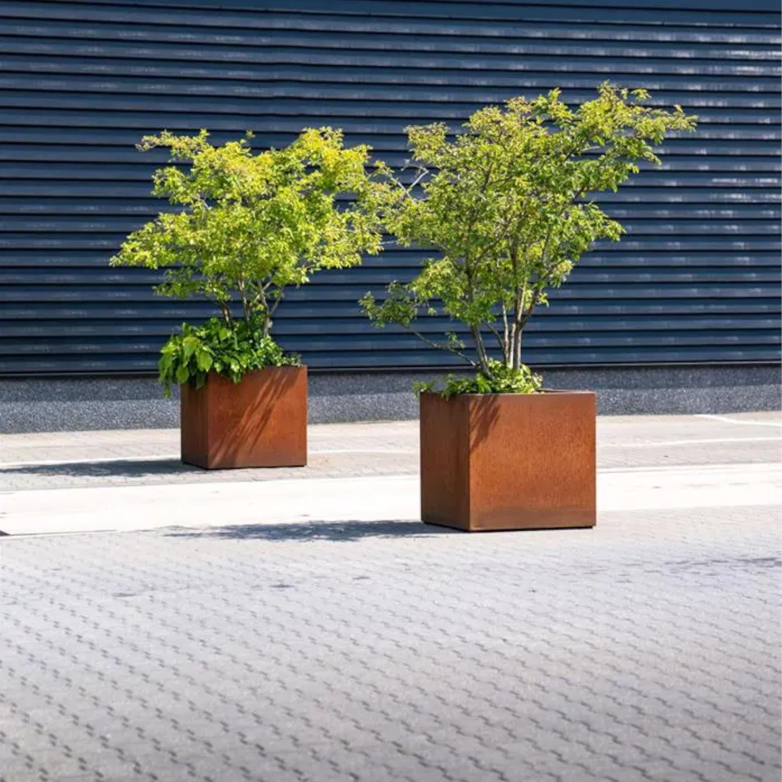 Adezz Pflanzgefäß Carrez mit Rollen aus Corten-Stahl Pflanzkübel 50x50x50 cm