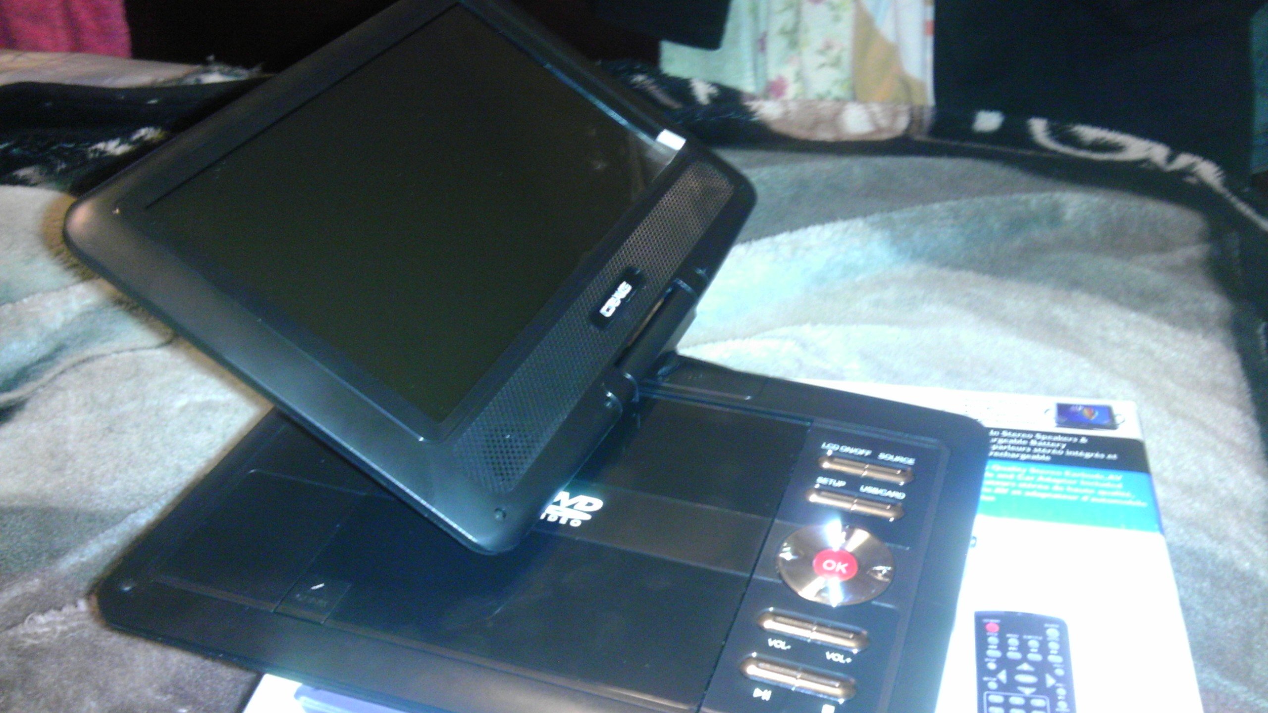 Amazon | Craig 9-Inch TFT Swivel Portable DVD/CD Player with