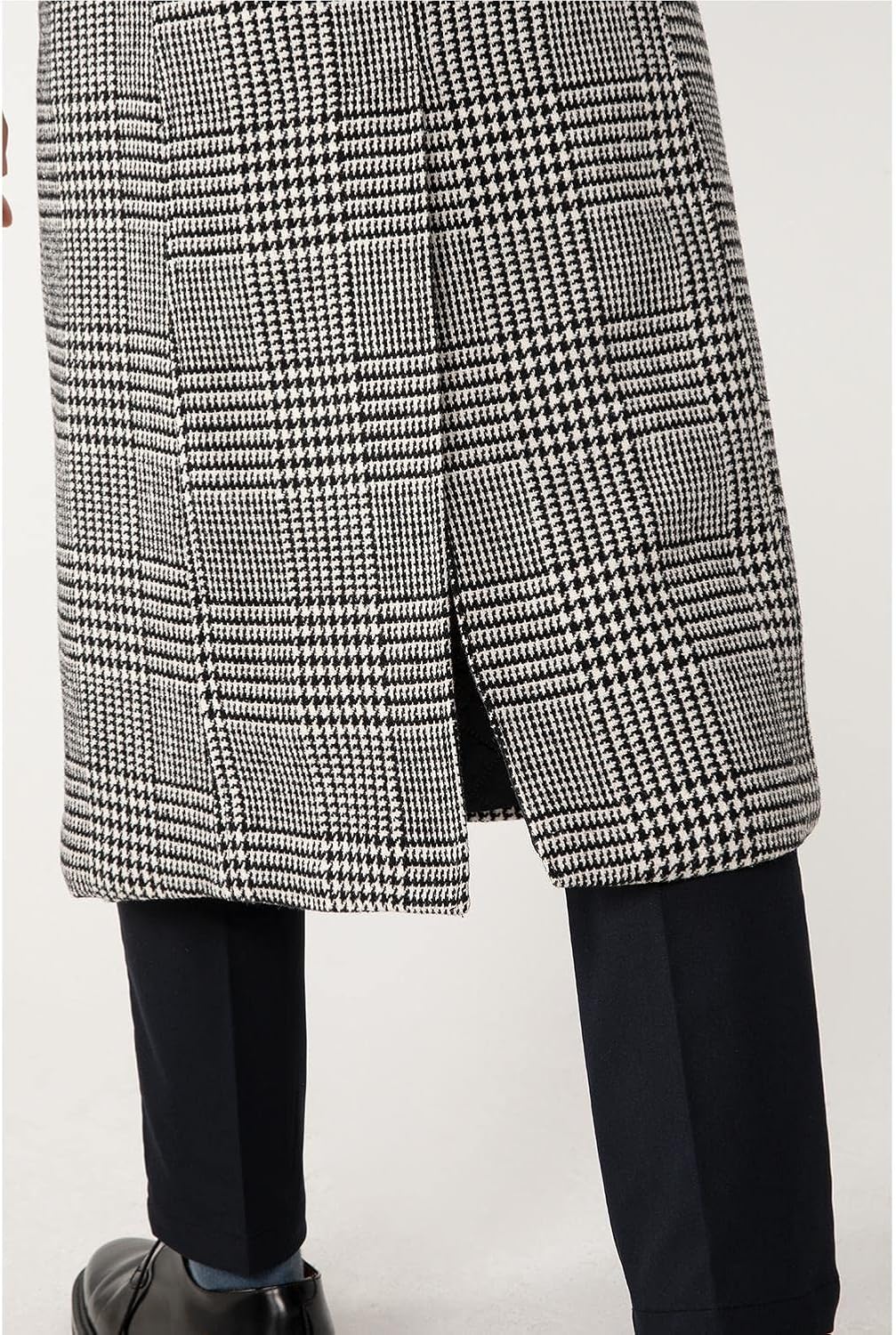 Detailed View of Lisskolo Winter Top Coat Fabric and Hemline