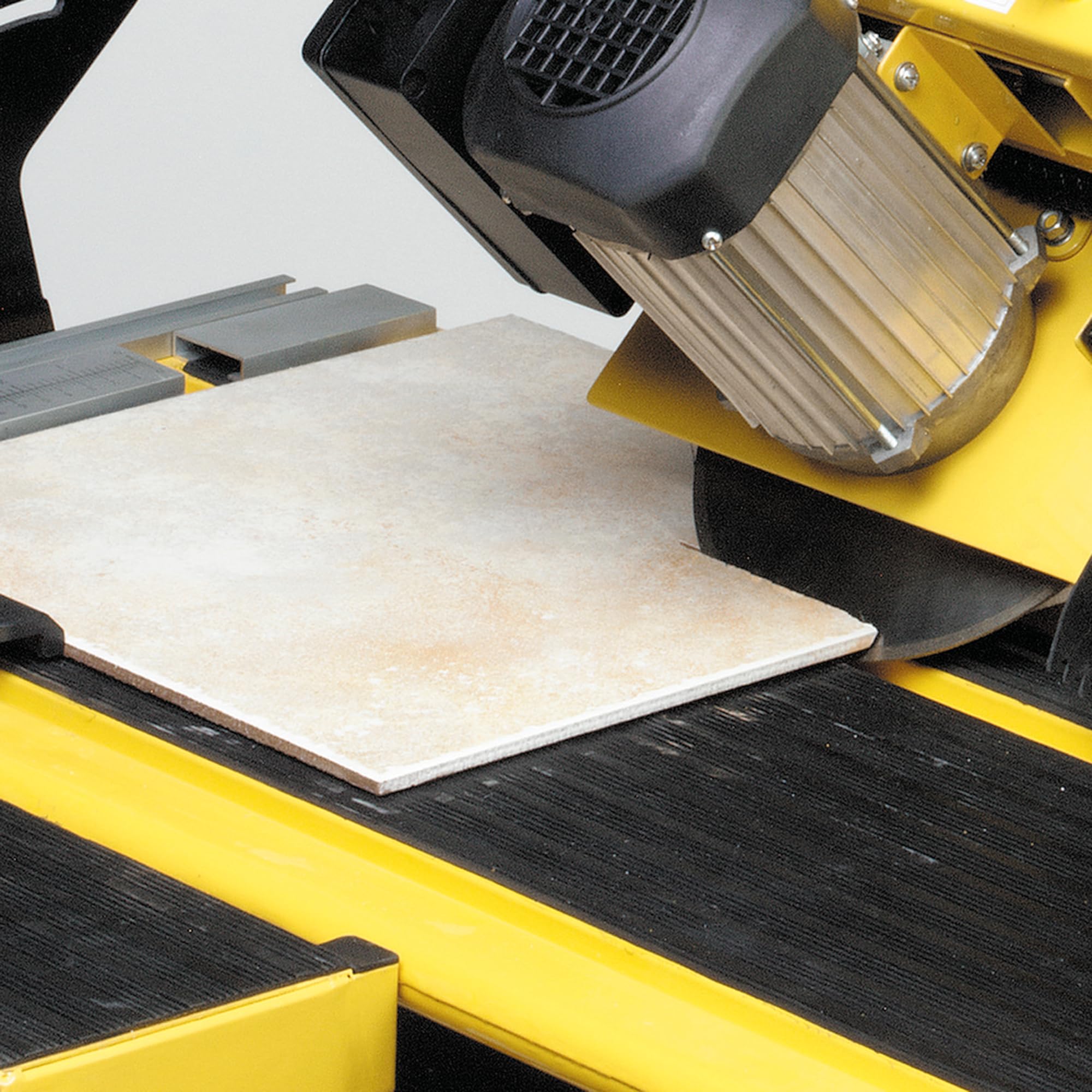 Fartools Coupe Carrelage radial 800W disque Ø200mm, capacité de coupe 36mm L=740mm, tete inclinable 45°, pompe à refroidissement à eau intégré, prise PRCD fournie, livré avec 1 disque diamant