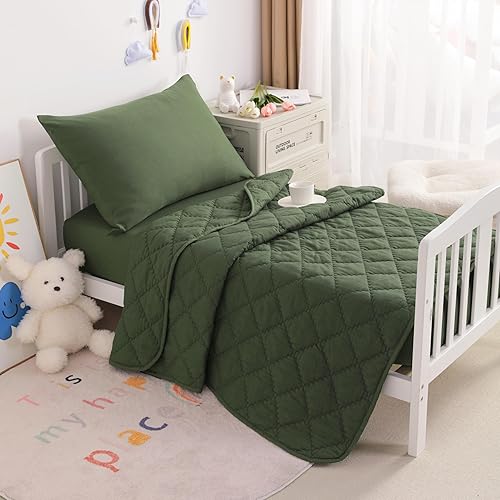 Vista 303 de NTBAY Juego de ropa de cama para niños pequeños, juego de ropa de cama suave y transpirable de 4 piezas para niños y niñas, incluye edredón