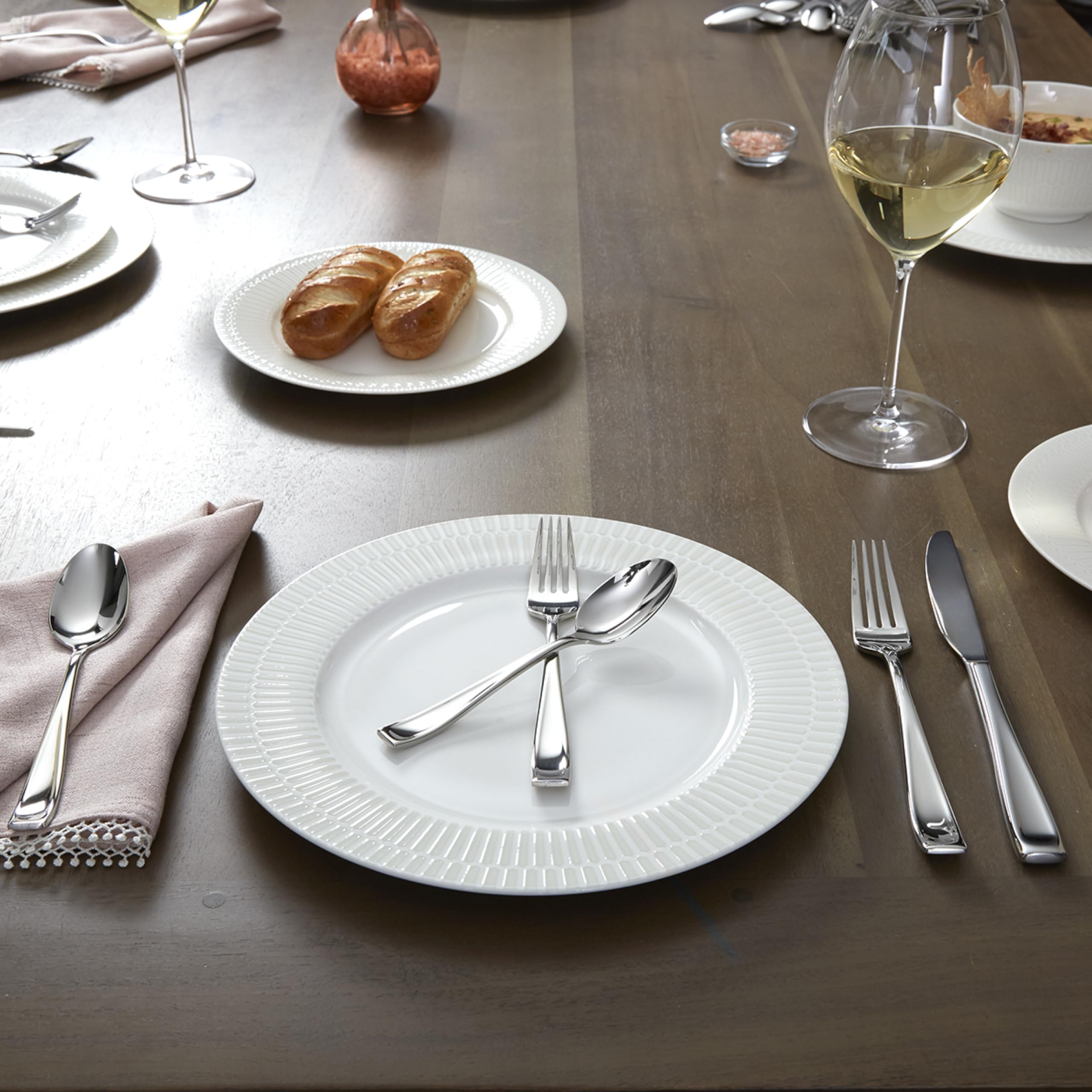 【Oneida】 メロンフォルムのティーサービス 4点 ONEIDA Barcelona Cutlery Set 16 Piece | Dishwasher Safe