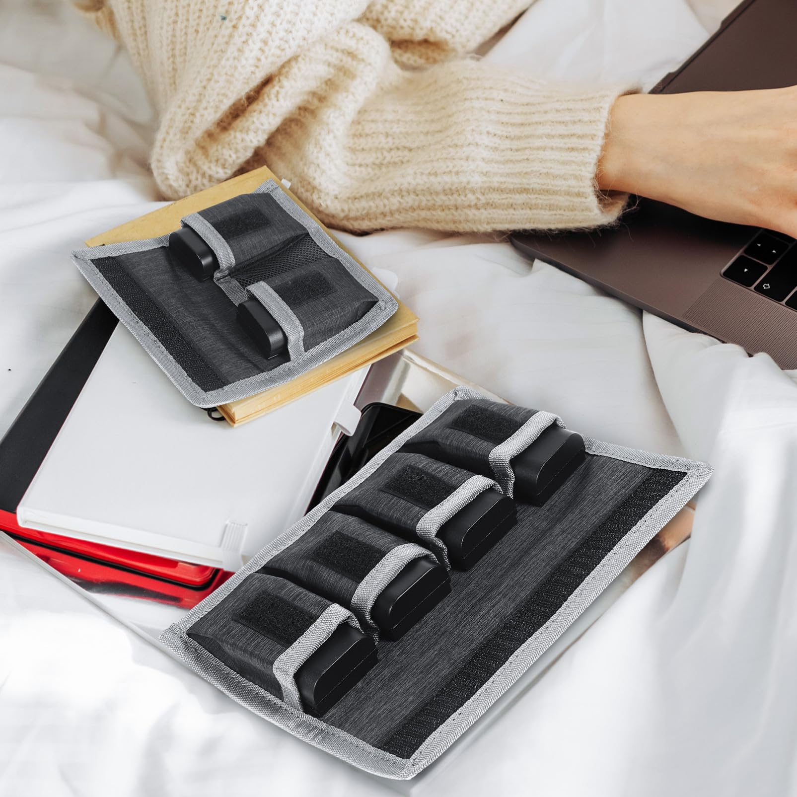 NUOBESTY Bolsas de Almacenamiento para Baterías Electrónicas y Cámara, Estuche Portátil de Tela Seca Cierre Adhesivo, Pack 1 Grande 1 Pequeño, Protección contra Agua para Fotógrafos, Negro