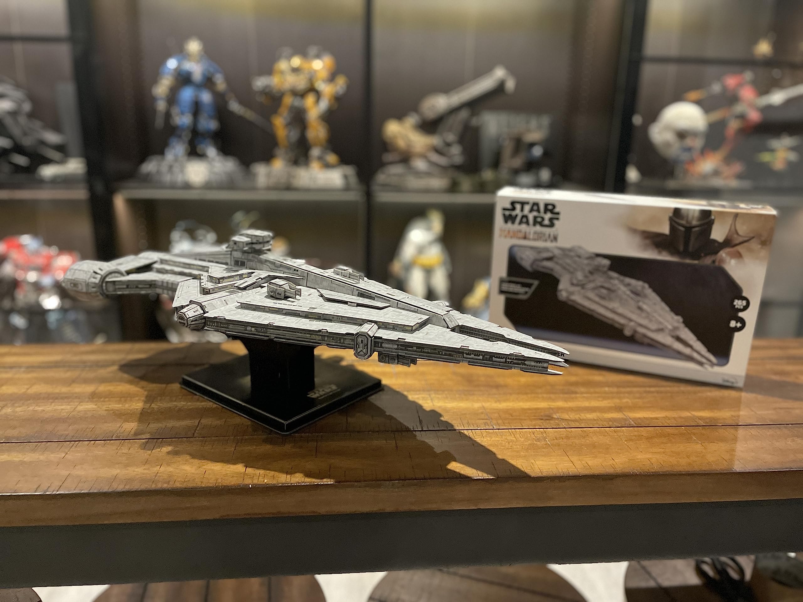 University Games Star Wars The Mandalorian Imperial Light Cruiser Modellbausatz Grau