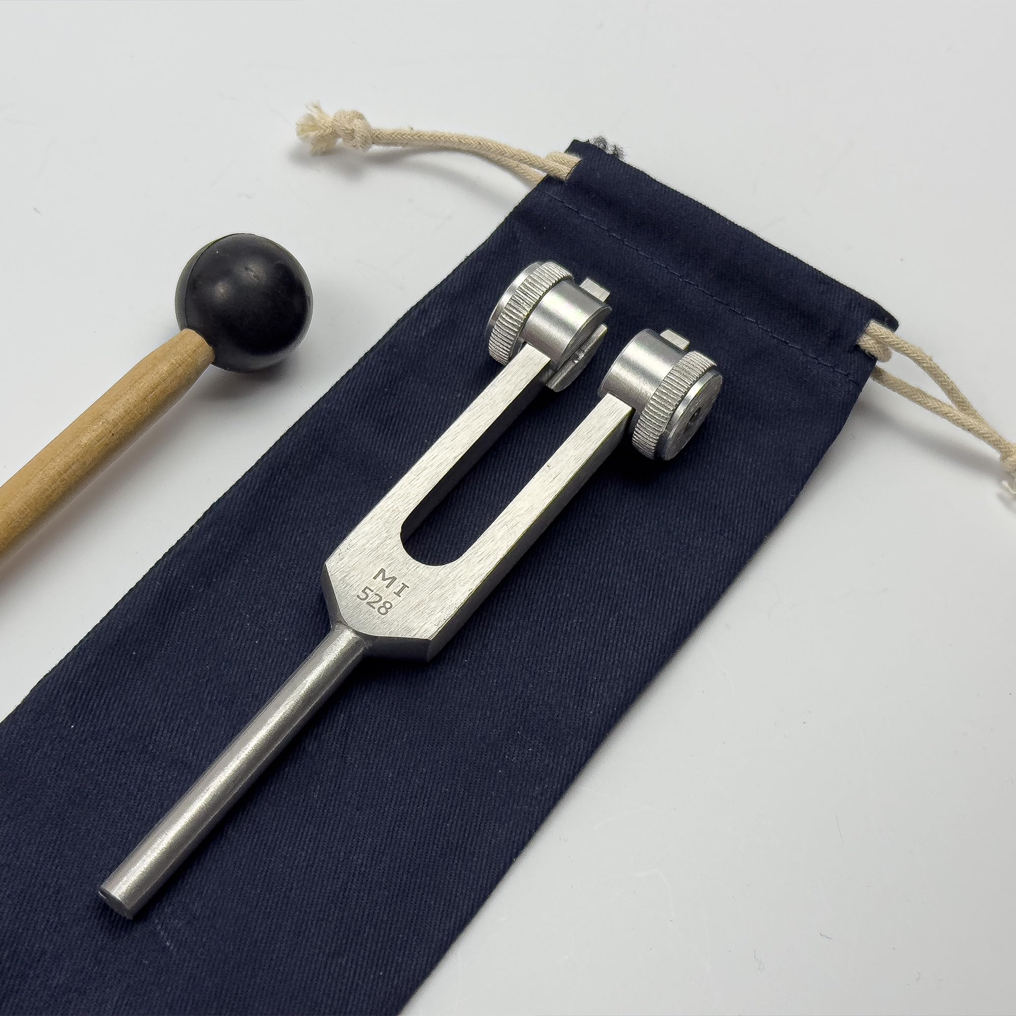 Solfeggio-Stimmgabel mit 528 Hz für Heilung, Liebesfrequenz 528 Hz, Klangheilung und Biofeld-Harmonisierung, Klangtherapie-Werkzeuge, Klangheilungsinstrumente, Silber | Höhere Oktave mit kürzerer Resonanz, aber erhöhter Stärke und Amplitude, Liebesfrequen