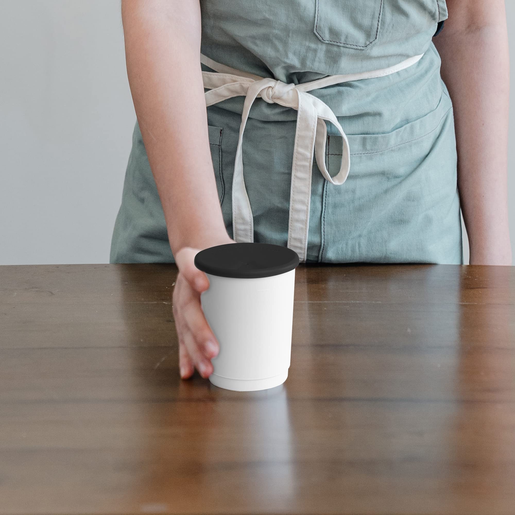 achilles Kaffeebecher mit Deckel, Kunststoffbecher, Mehrwegbecher, Trinkbecher, LFGB geprüft, spülmaschinenfest, stapelbar, 330 ml, Becher grau, Deckel schwarz, 50 Stk.