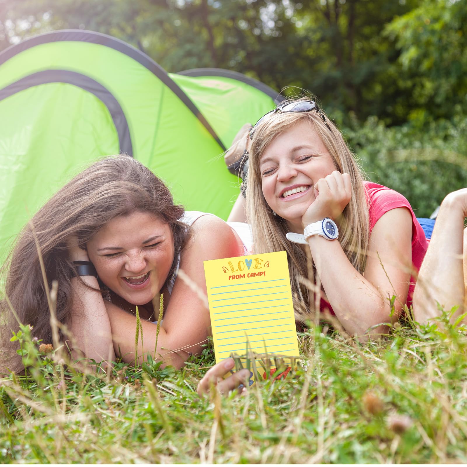 Motipuns El juego de 61 piezas de papelería de corazones de campamento incluye 20 hojas de notas con líneas, 20 sobres, 20 calcomanías y un bolígrafo para fiestas de cumpleaños, campamento,