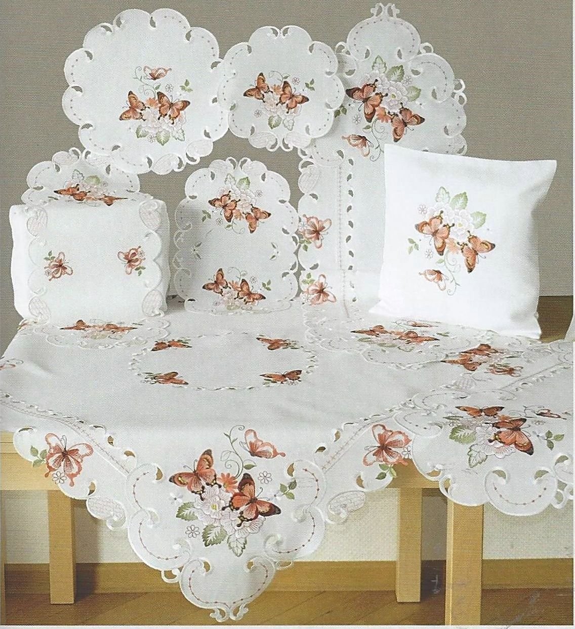 SUTAVIA Tovaglia floreale con farfalle, girasole e fiori di campo, tessuto impermeabile con ricamo in pizzo antimacchia, decorazione per primavera estate casa sala da pranzo interni ed esterni