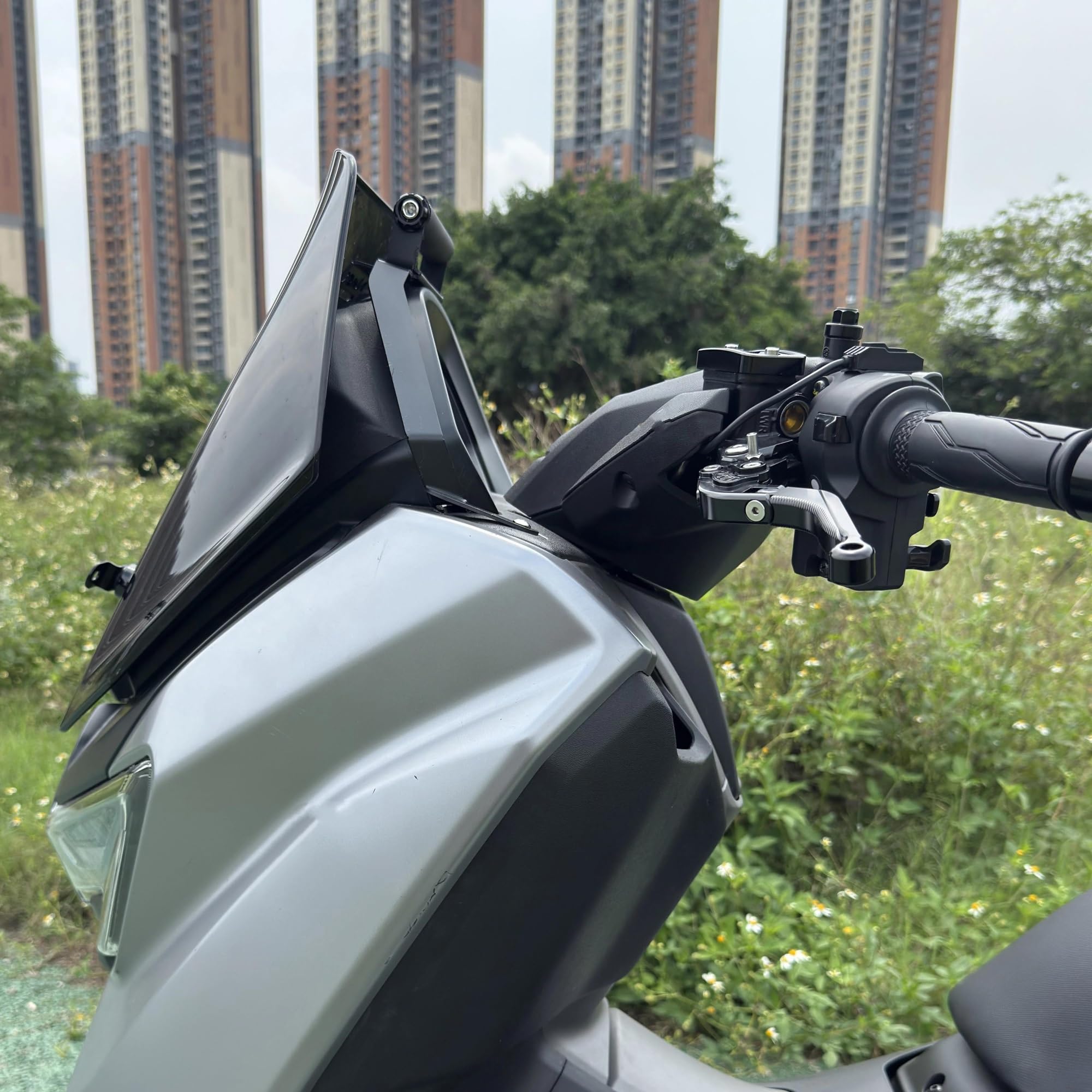 Genérico Soporte De Navegación GPS Motocicleta para NMAX155 125 2025, Extensión Placa Manillar para Teléfono Móvil Golpes Teléfono Soporte Placa(Negro)