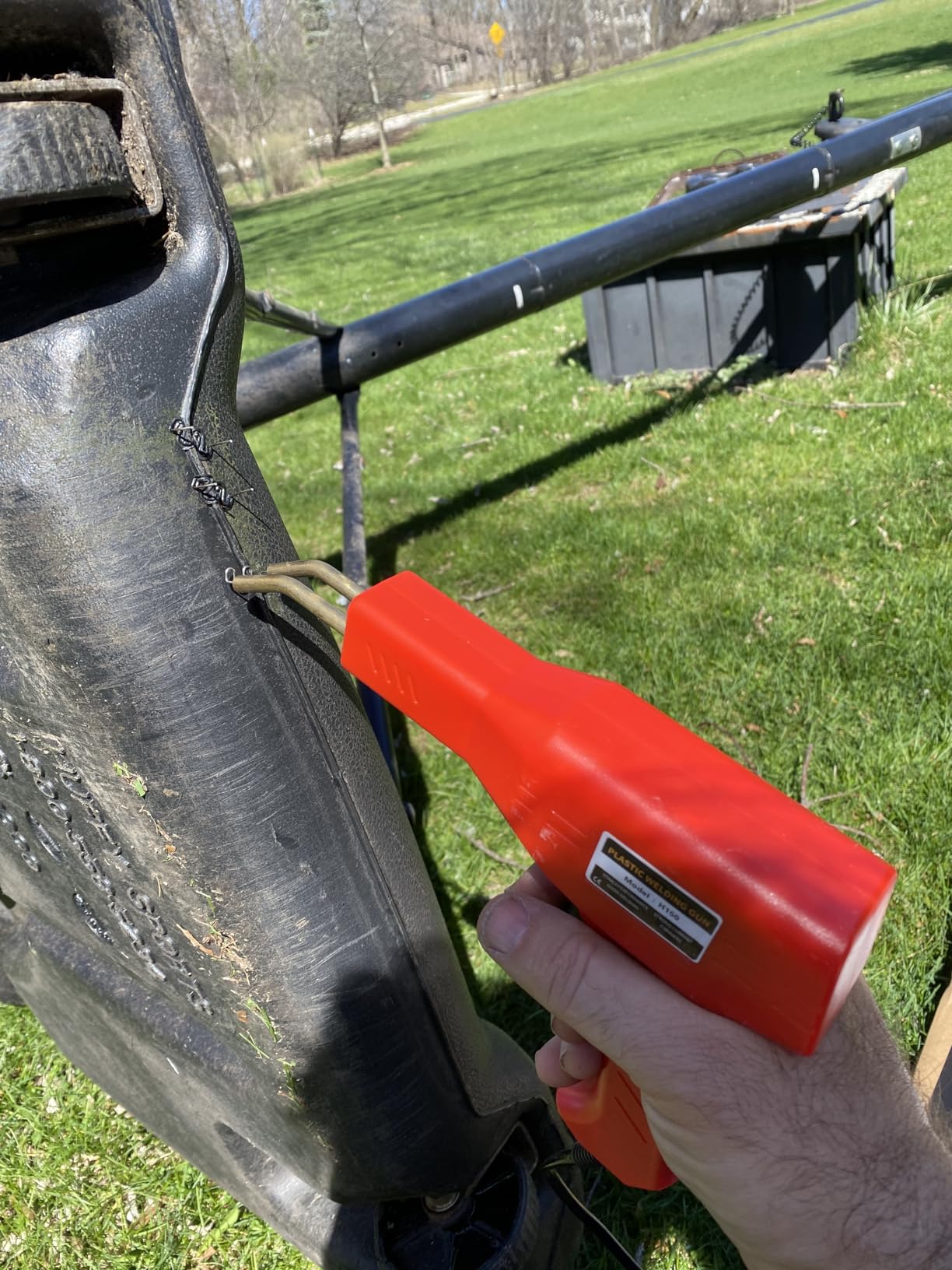 Decent plastic welder