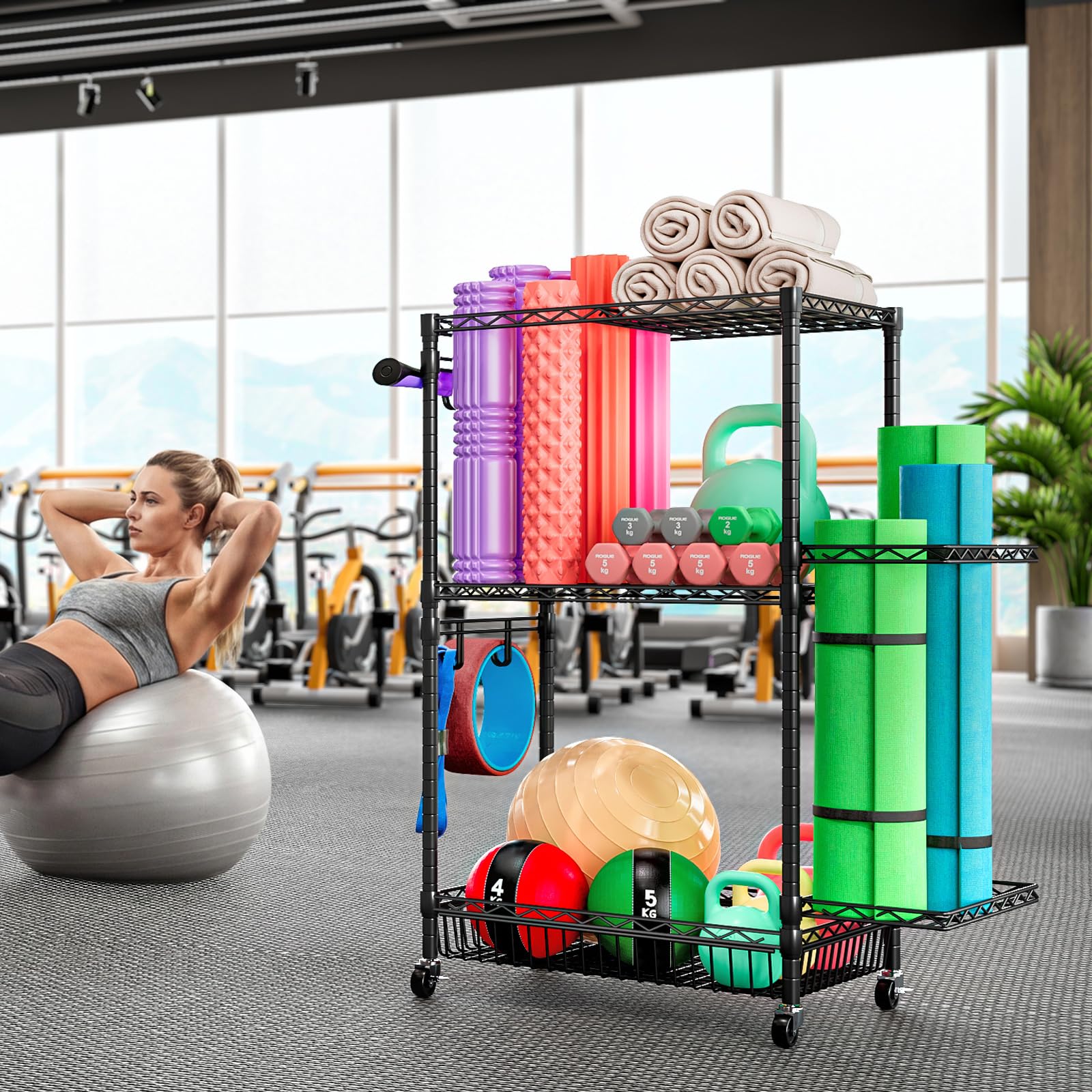 Scaffale portaoggetti per attrezzature sportive a 3 livelli con 4 ruote con freno e ganci, supporto in metallo per pesi, corde da saltare e accessori per fitness, ruote, struttura solida