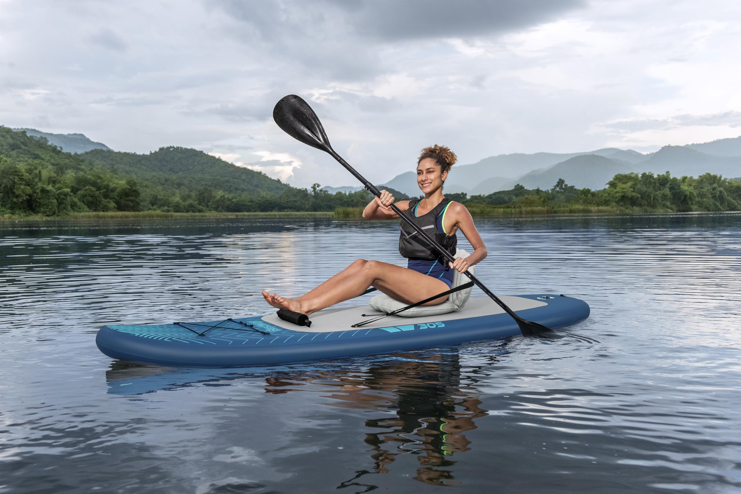 Bestway Wild Isle SUP Board Set mit Sitz 305x84x15 cm – Aufblasbares Stand Up Paddle Board & Kajak-Option, Allround Board bis 130 kg, inkl. Doppelpaddel, Pumpe & Rucksack