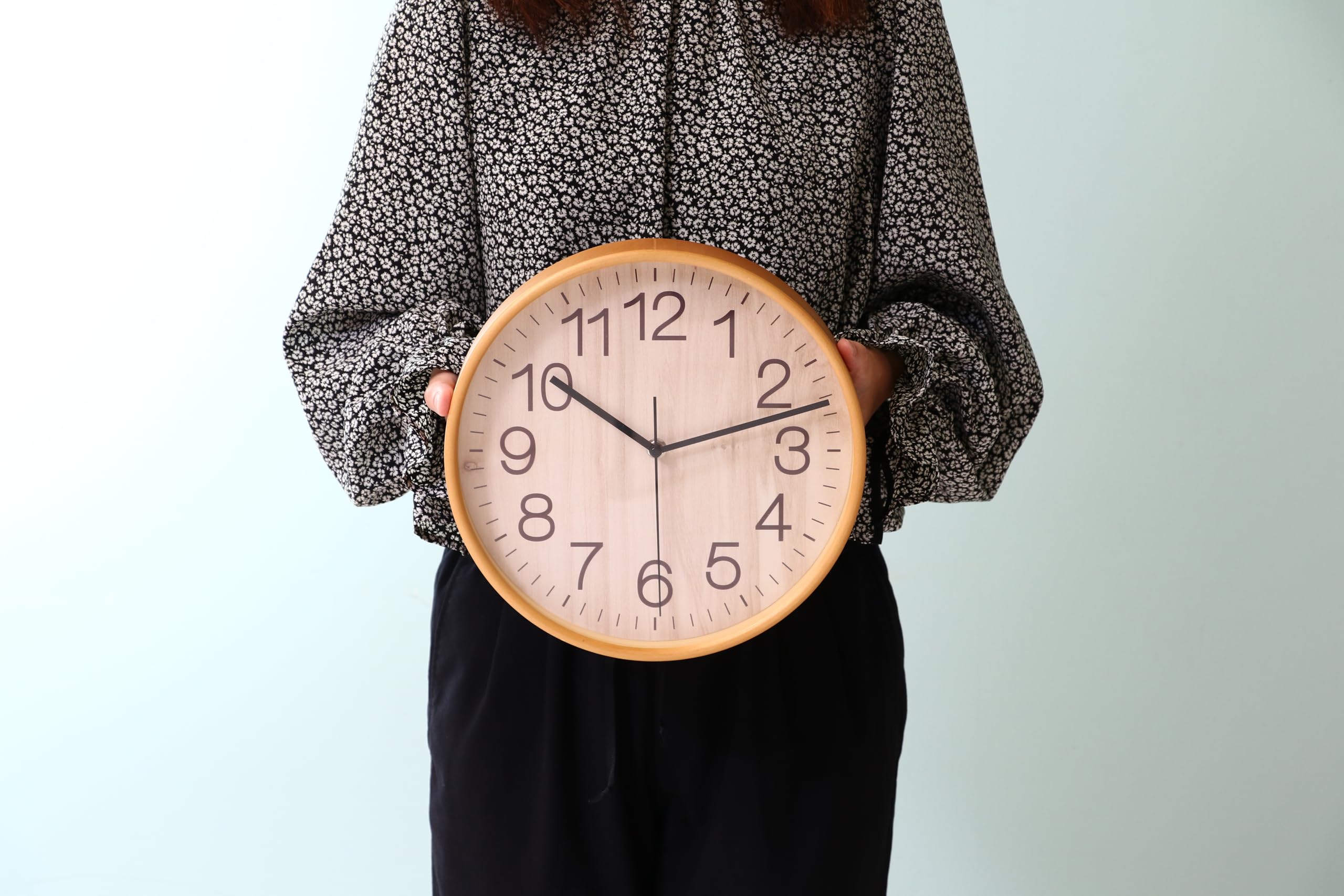 Amazon.co.jp: 不二貿易 掛け時計 直径28cm ナチュラル スイープ 連続