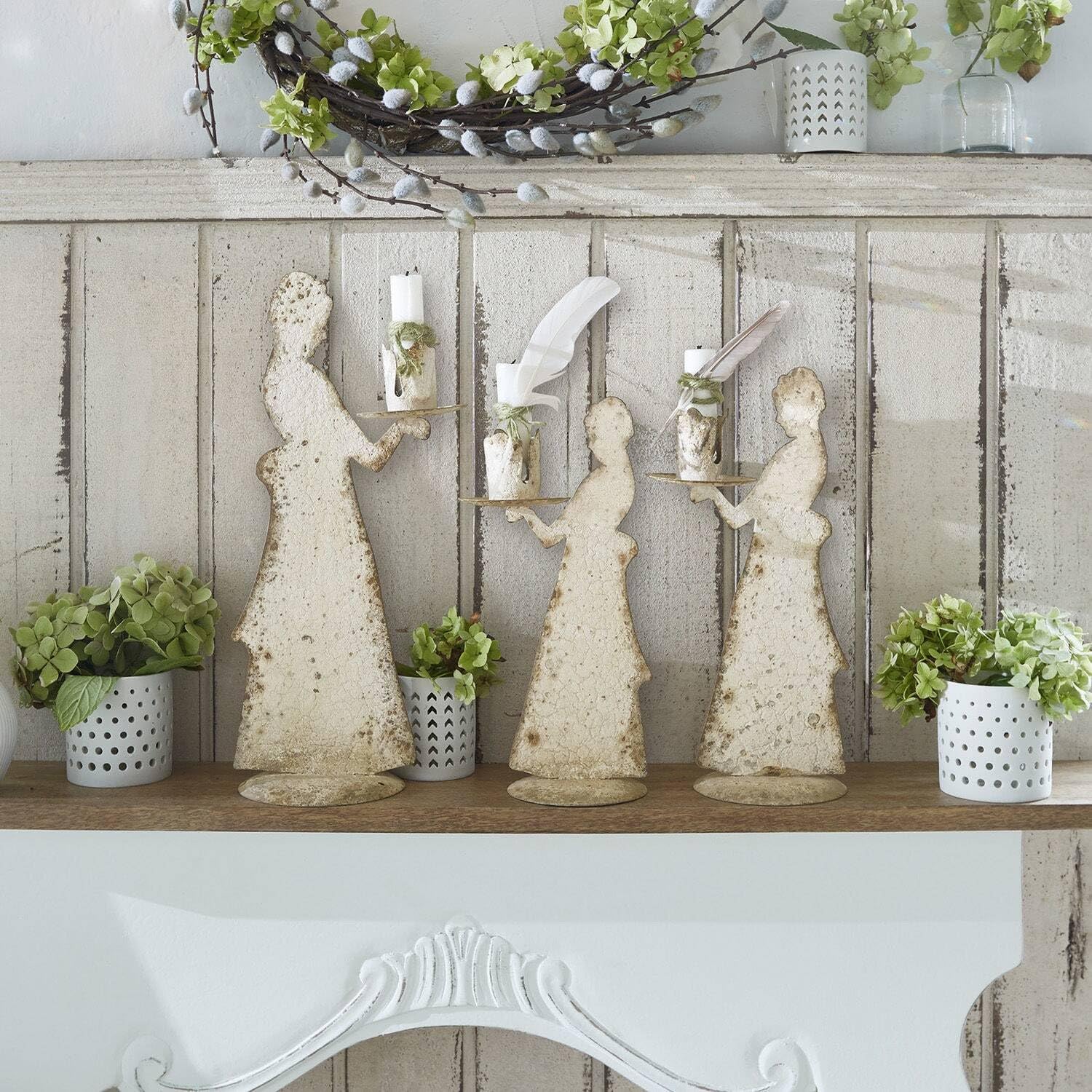 Loberon Kerzenständer 3er Set Chanler - antikweiß, antikweiß | wunderschönes Shabby-Finish, Romantisches Vintage-Flair, für Stabkerzen, Kerzenhalter, Kerzenleuchter, Eisen