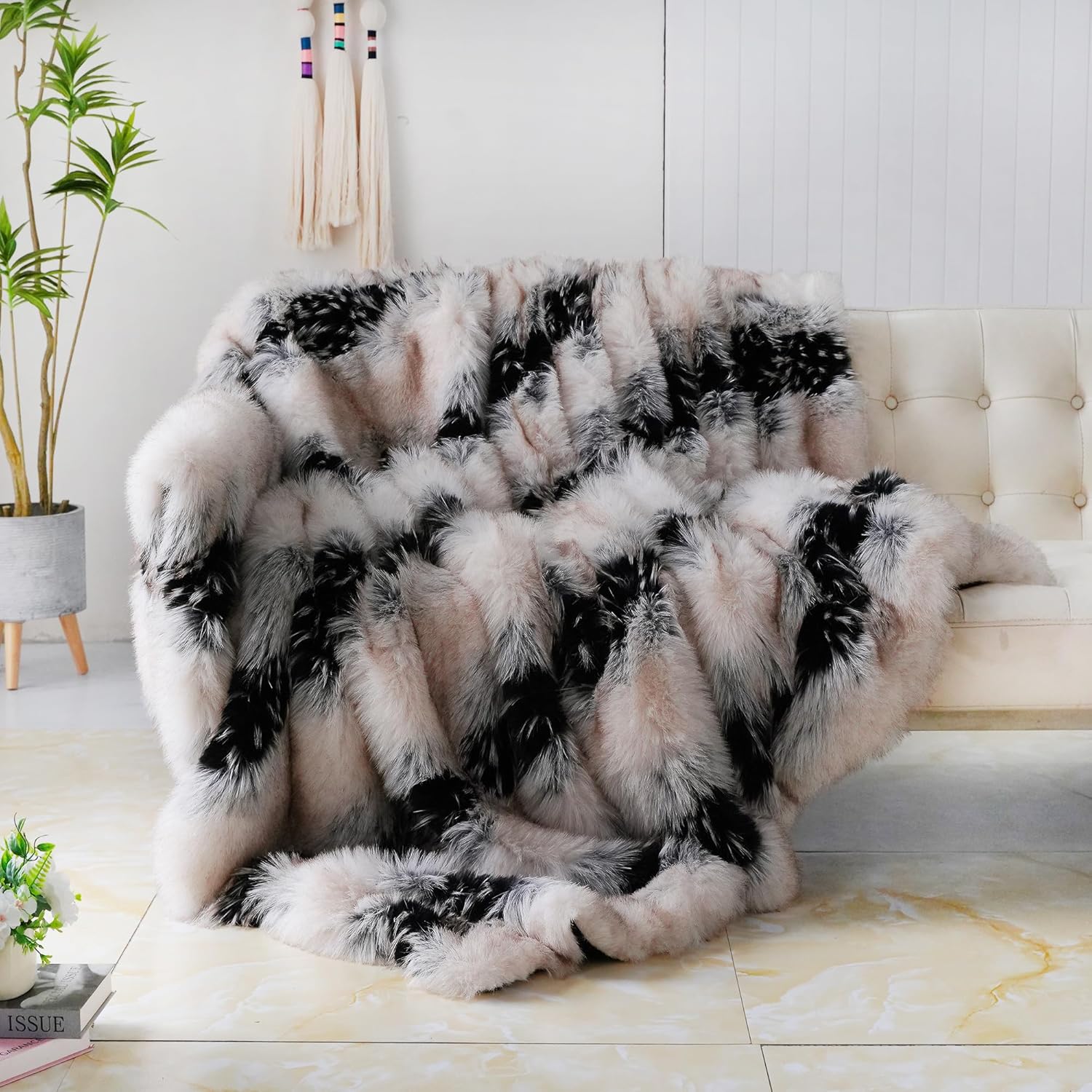 INCHGRASS Beige Fox Faux Fur Blanket Luxury Fur Throw Blanket Sofa Fluffy Blanket Super Warm Elegant Cozy Fuzzy Throw Blankets For Couch,Armchair and Bed Washable Plush Blankets 74"x90" Throw Blankets