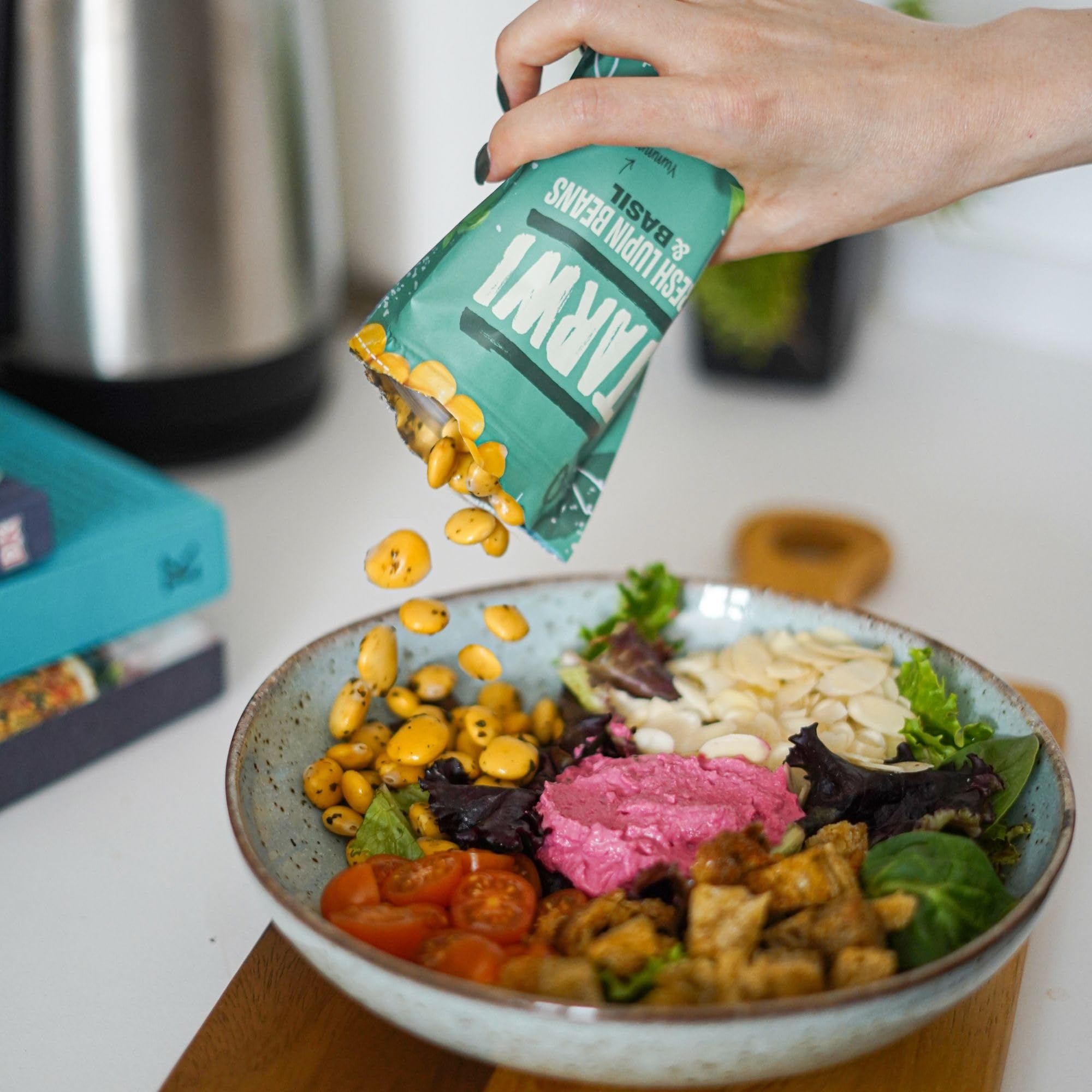 Tarwi 100% natürliche Lupinen mit Basilikum Eiweißreicher Keto Snack Zuckerarmer Beutel Pflanzliches Eiweiß Kohlenhydratarmer Ballaststoffreicher Veganer Snack Marinierte Lupinibohnen - 12 x 70g