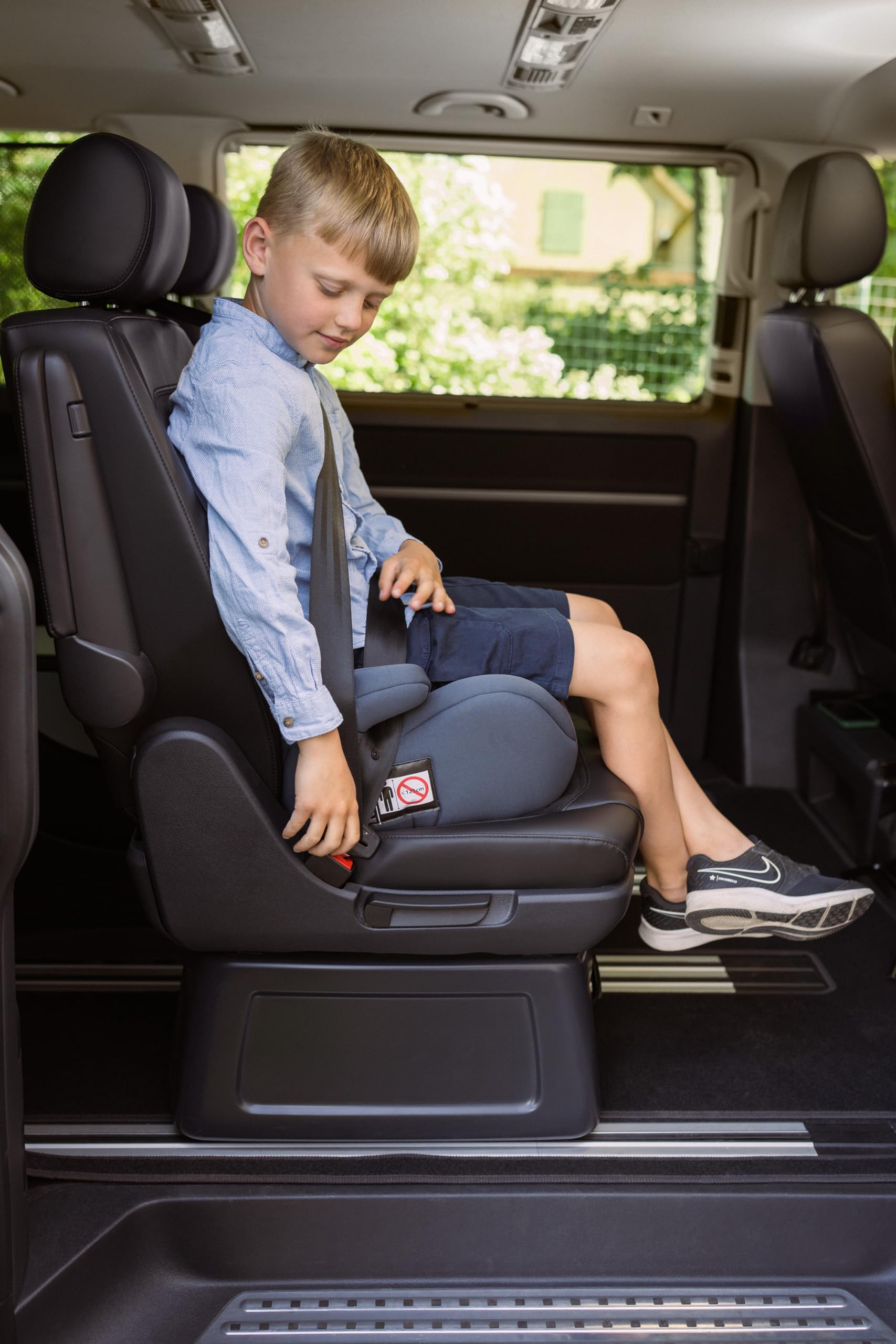 Osann Up, Sitzerhöhung Auto Kinder, Kindersitzerhöhung ohne Isofix 125-150cm (ca. 15-36 kg), Sitzschale i-Size- Black