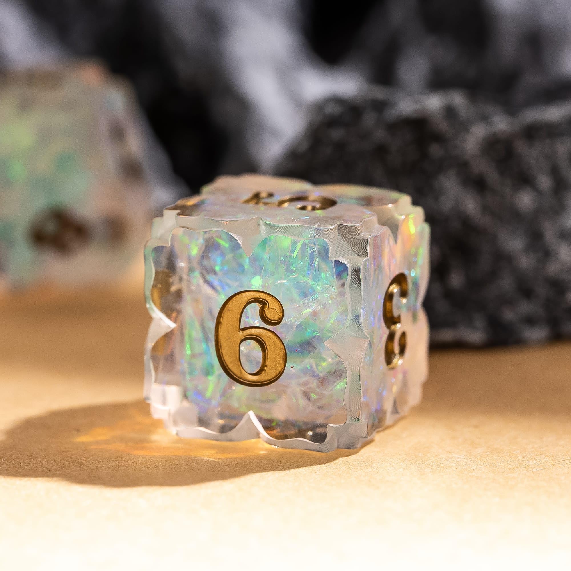 Cusdie Sharp Edge - Juego de 7 dados de trébol DND D&D D20 D12 D10 D8 D6 D4, juego de dados poliédricos hechos a mano para juegos de rol y otros juegos de mesa (transparente)