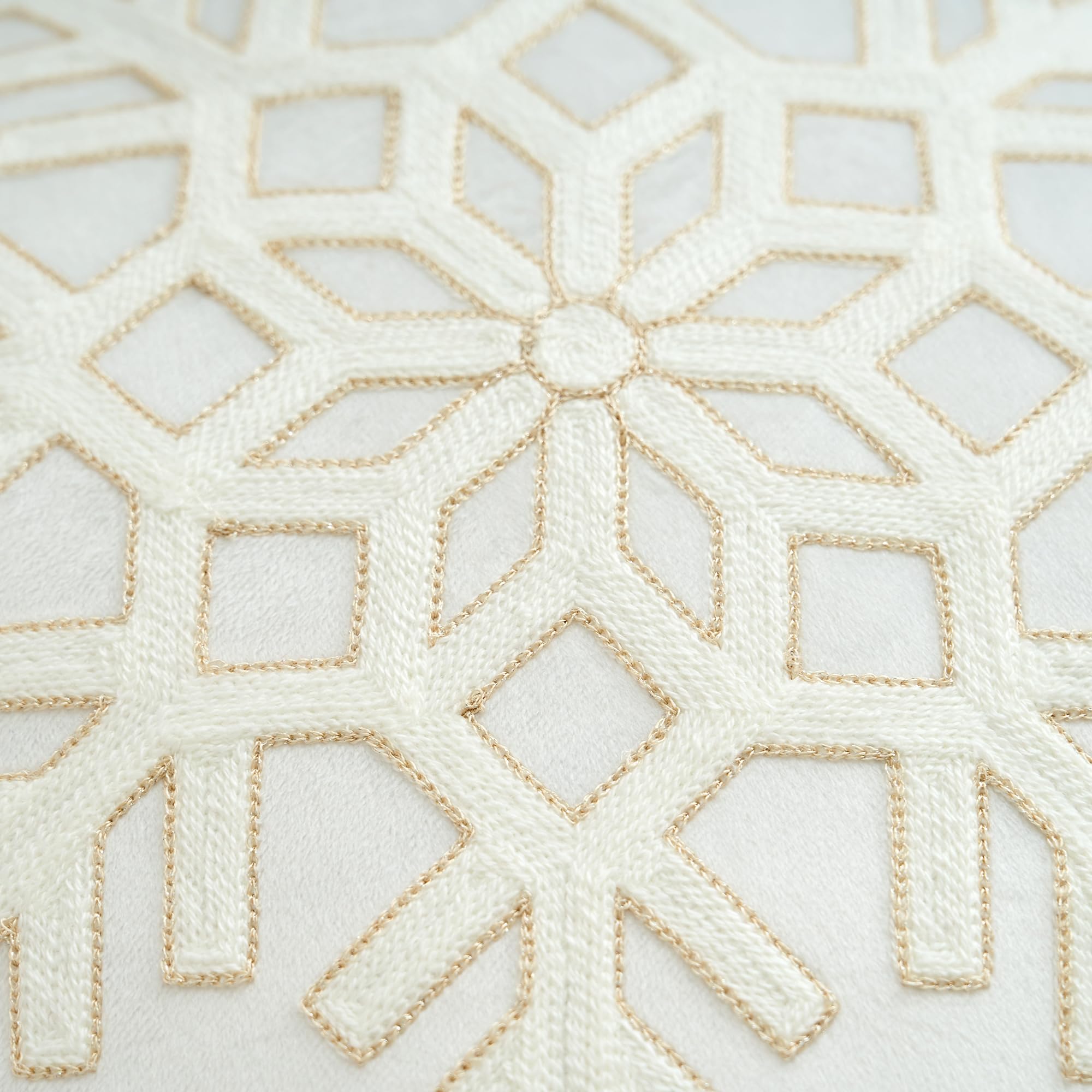 Xmax - Fundas de almohada de Navidad de 45,7 x 45,7 cm, diseño de copos de nieve bordados, fundas de cojín decorativas de terciopelo blanco para decoración del hogar