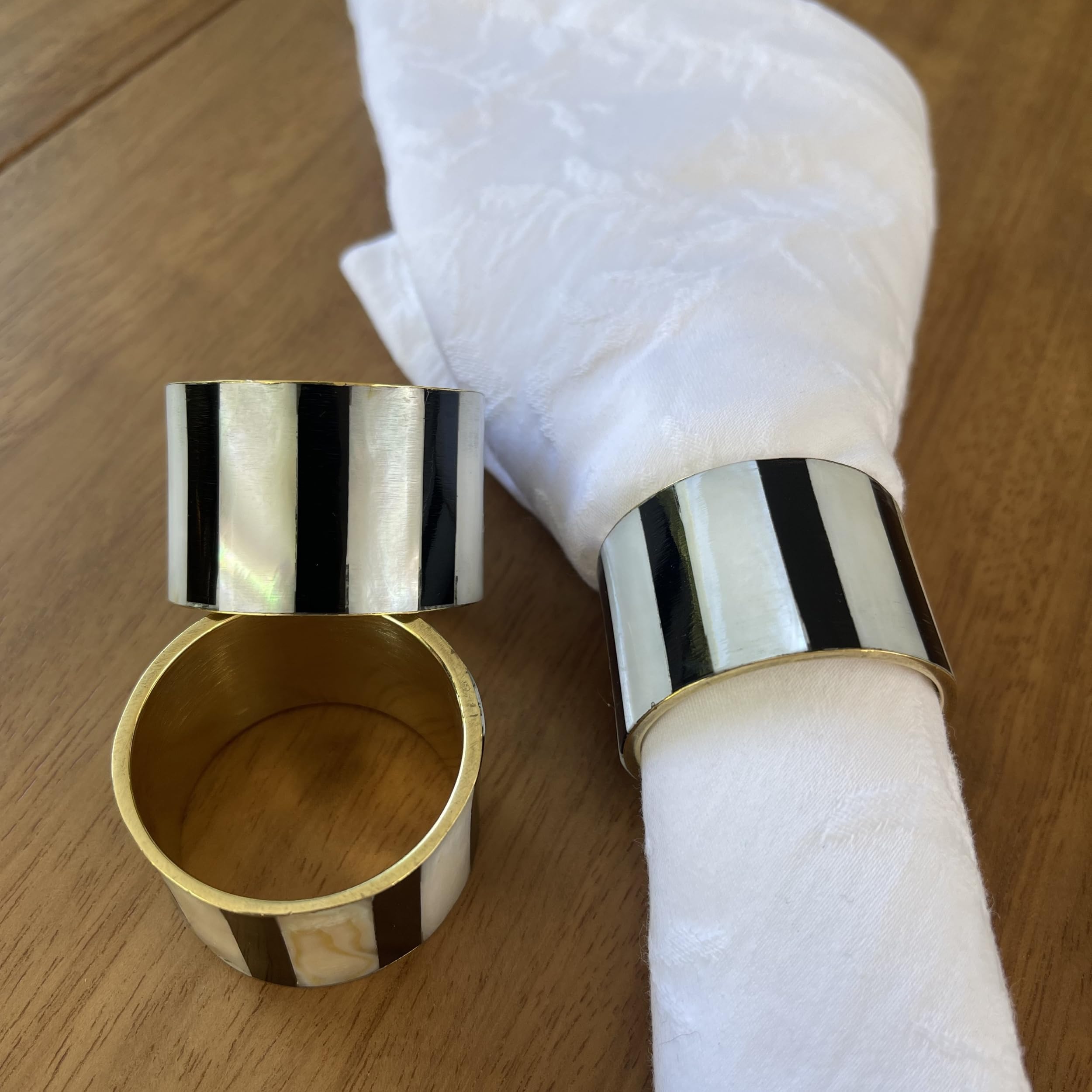Serviettenringe Gold mit Natur Perlmutt Schwarz Weiß - Elegante Serviettenringe für Tisch Esszimmer Küche - Dekorative Moderne Serviettenringe - ASTER HOME (10)