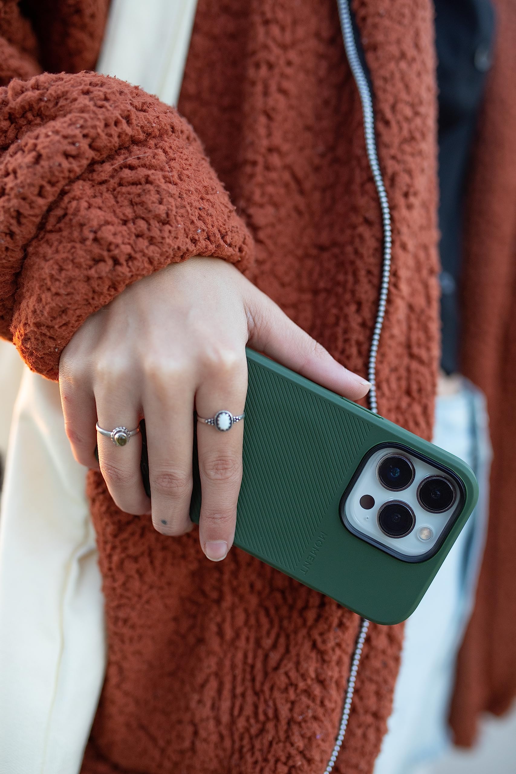 Moment カメラレンスとケースセット Iphone 14 Pro Amazon.com: Moment Camera Case for iPhone 14 Pro – MagSafe