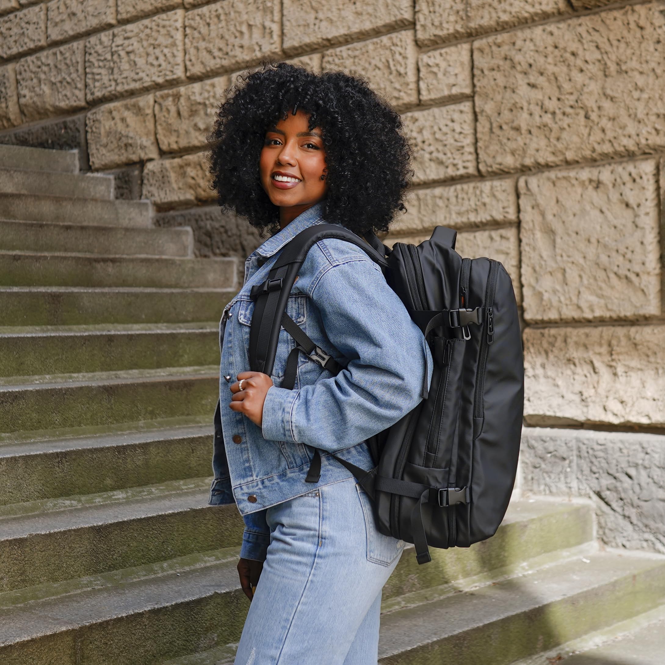 Arrivly Mochila para Portátil y Viaje para Mujer y Hombre - Impermeable de Equipaje de Mano Avión con Compartimento Laptop - para Trabajo, Universidad y Viajes (Allrounder Y Pro, 15.6 Pulgadas)