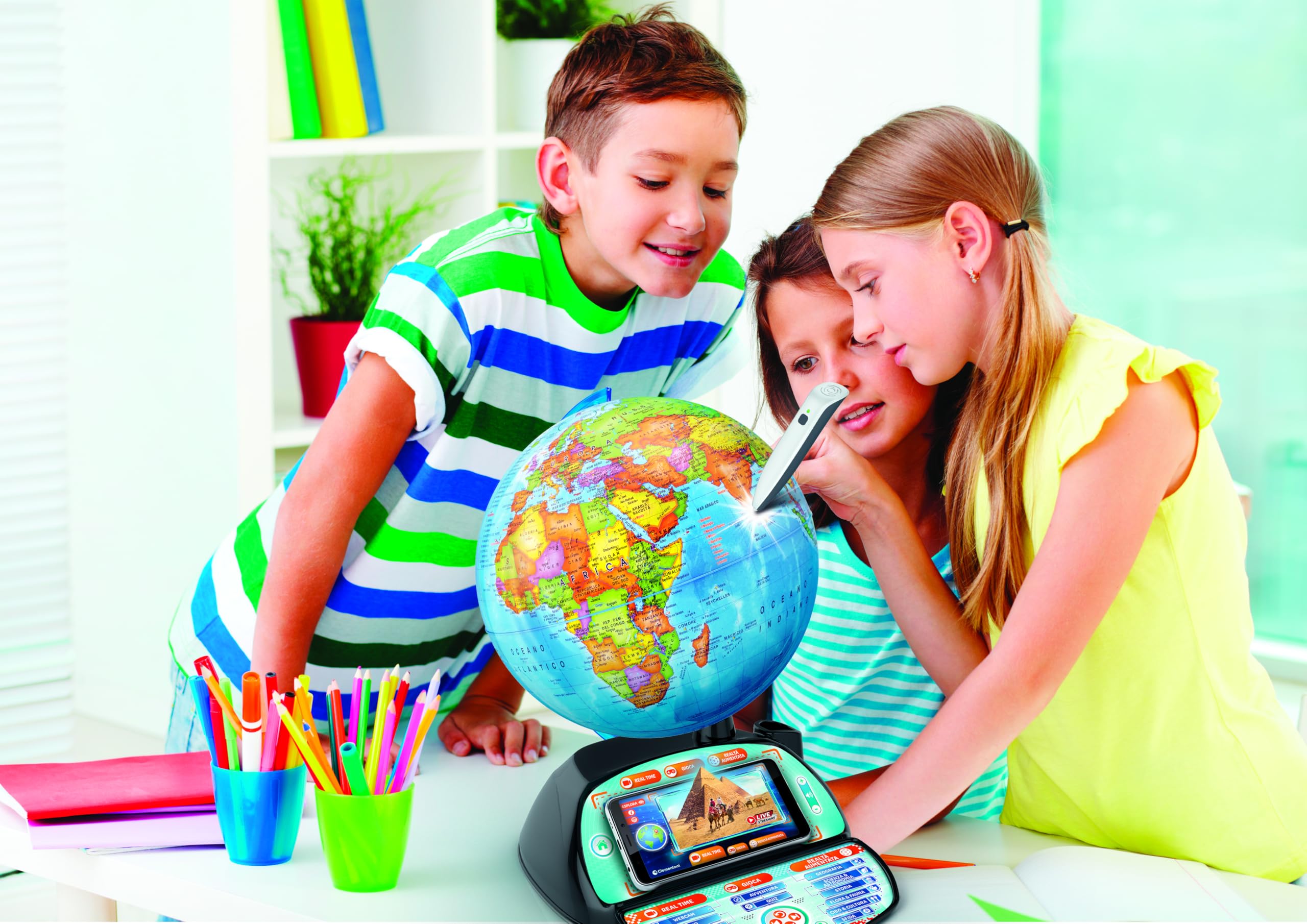 Clementoni Sapientino Più - Esploramondo Real Time, Mappamondo Bambini 7+ Anni, Globo Educativo, Penna Bluetooth e App per Foto e Video in Diretta, 28 Attività, Made in Italy, Lingua Italiana, 16446