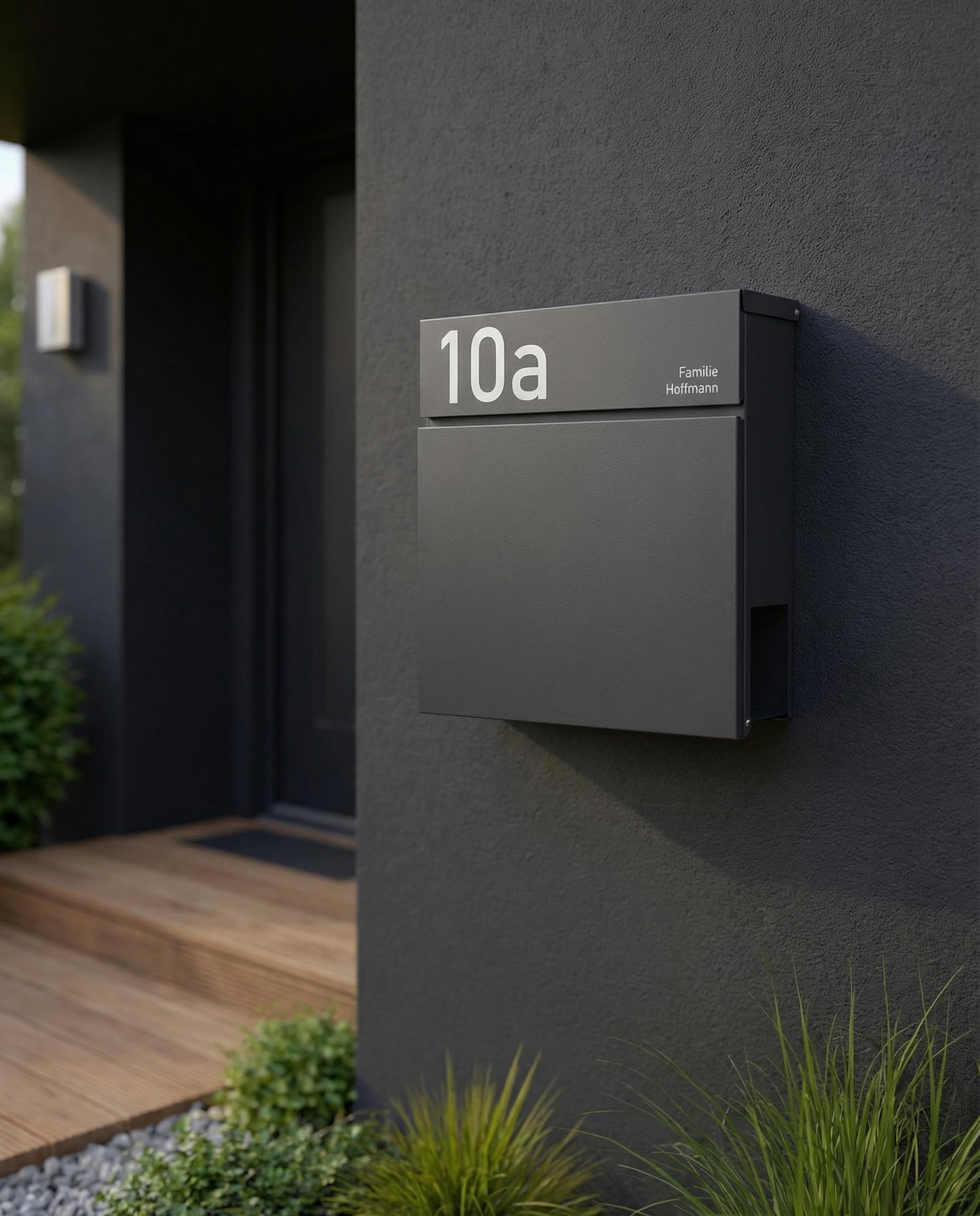 Radius Designer Briefkasten Letterman 6 Anthrazit, personalisierte Lasergravur - wetterfester pulverbeschichteter Stahl - mit Zeitungsfach - inkl. Montageset - 10 Jahre Funktions- & Korrosionsgarantie