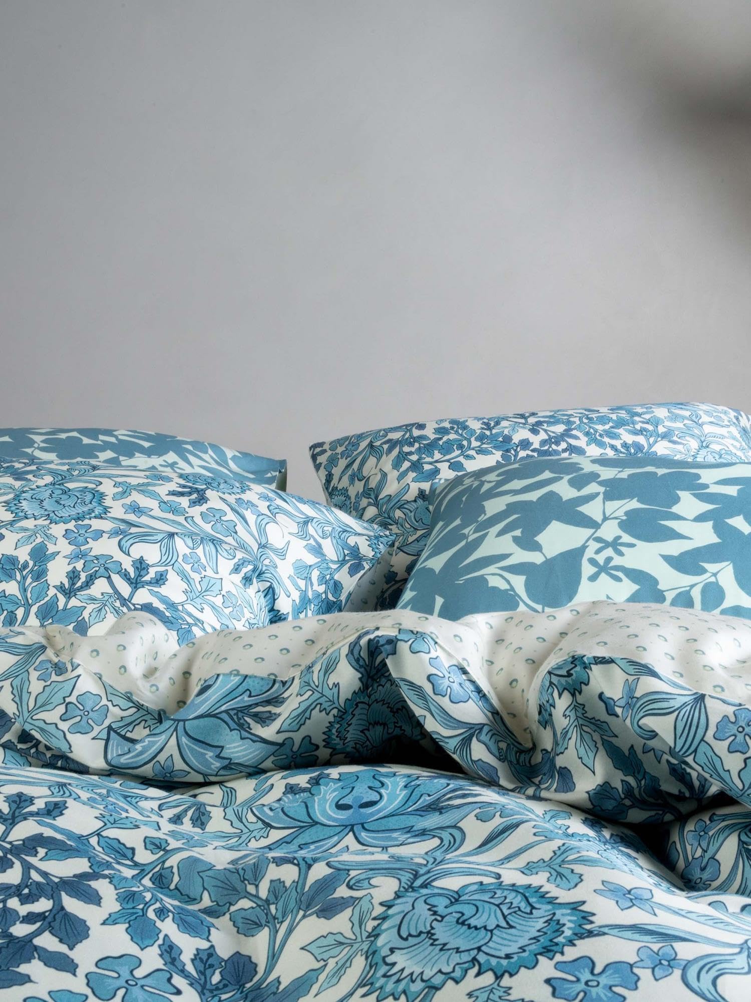 ESSENZA Bettwäsche Ophelia Smoke Blue, 200x200 + 2X 80x80 cm - 100% Baumwollsatin 200TC - Blumen