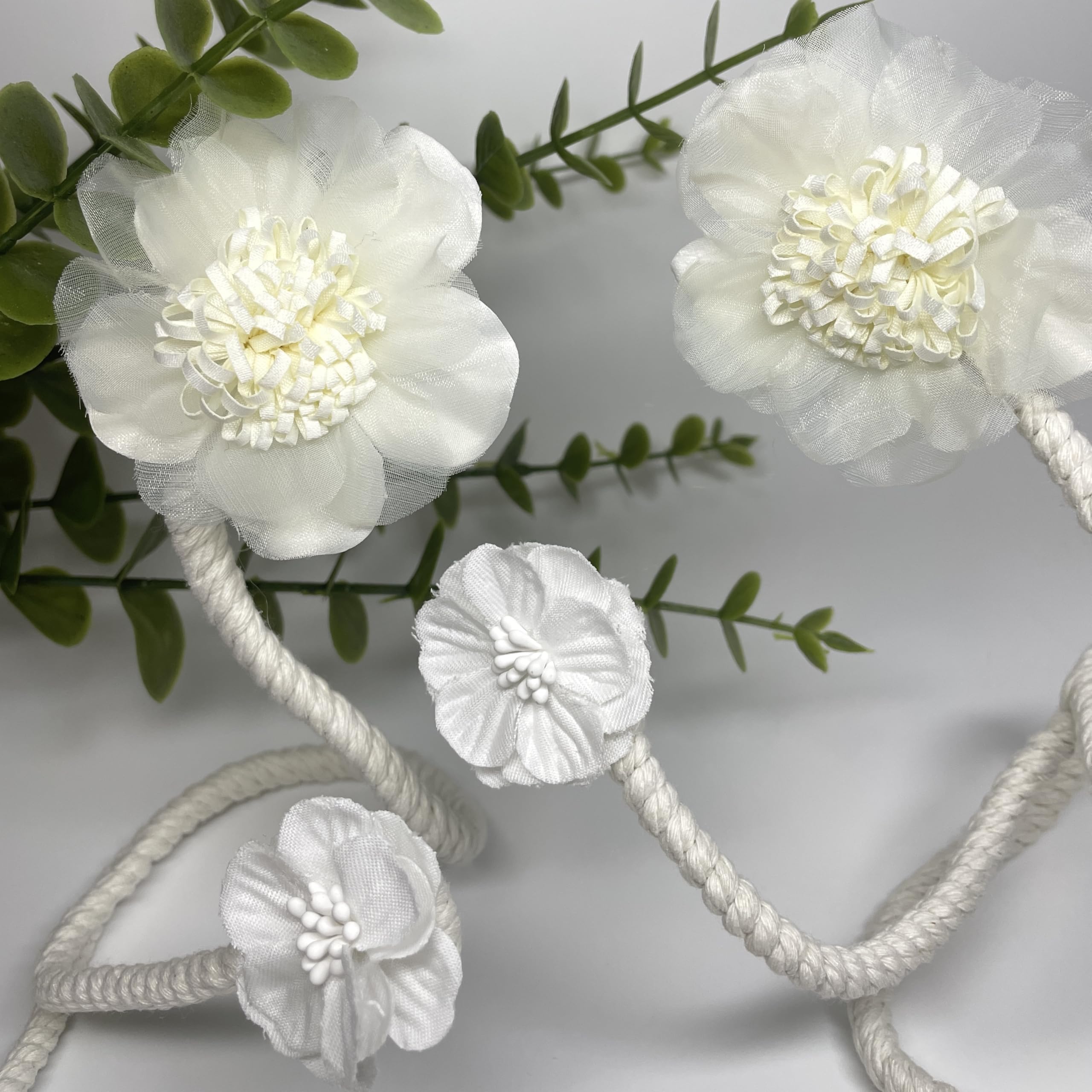 Paquete de 2 alzapaños de cortina de flores blancas hechos a mano con flores artificiales elegantes y flexibles para decoración de sala de estar y dormitorio