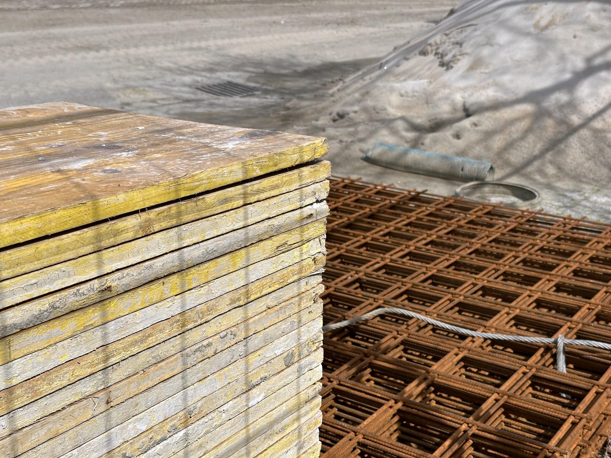 DRUZACK Drunterleiste 30 mm – 42 Stück (34 lfm) Abstandhalter für Baustahlmatten – Betondeckung 30 mm – 80 cm Länge – für 30 m² Fundament, Bodenplatten & Betonbau