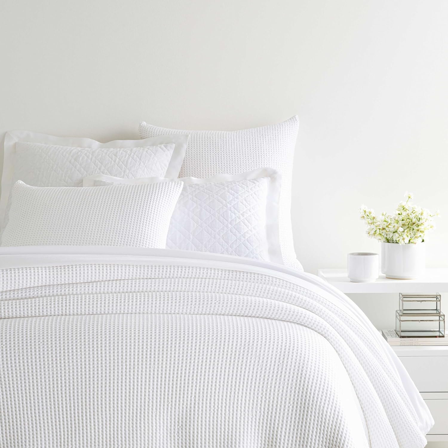 Pine Cone Hill Bubble White Matelasse Coverlet, Twin Size
