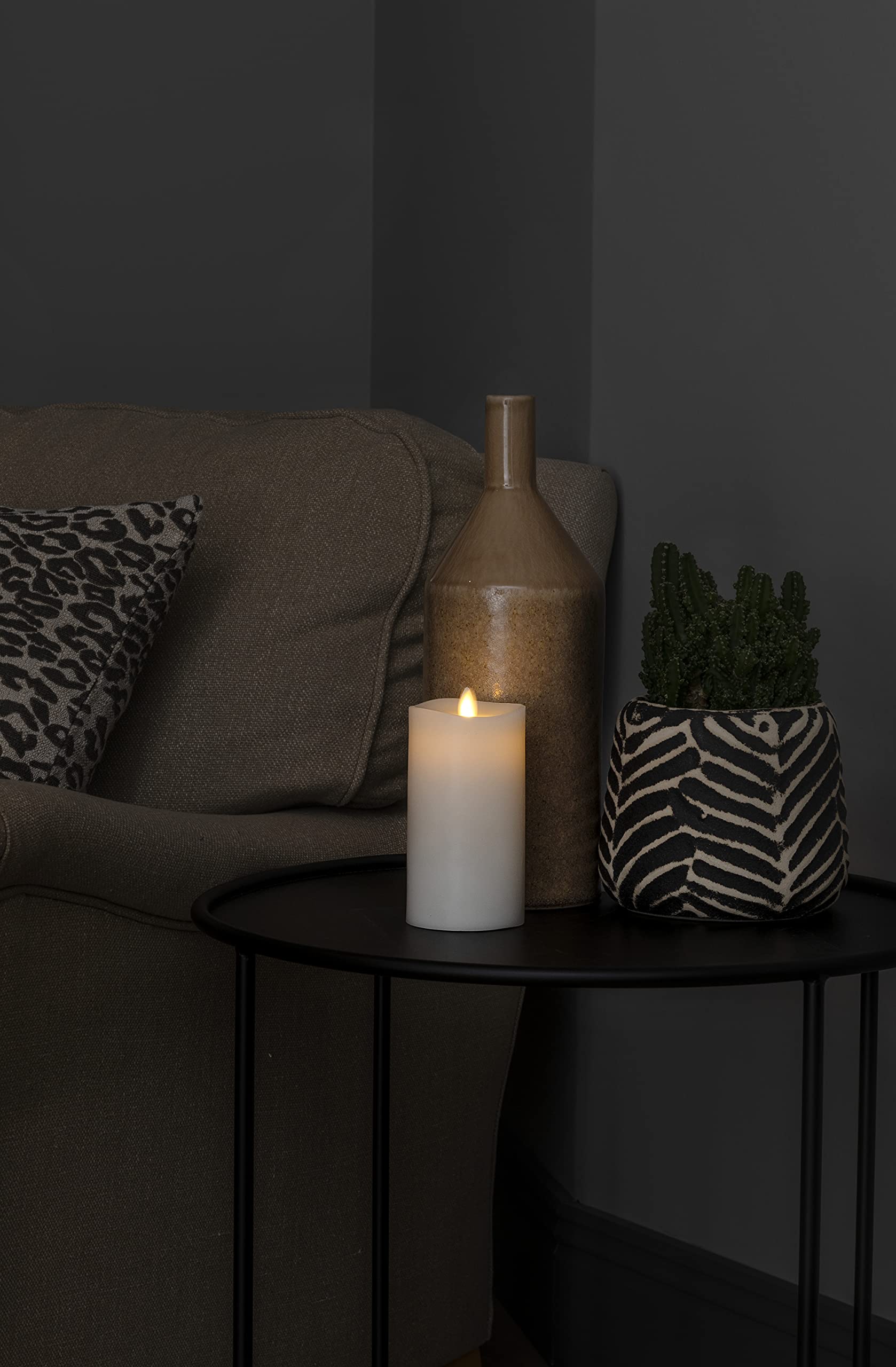 Konstsmide Candela a LED in vera cera, con fiamma 3D e bordo fuso, superficie di cera liscia, timer 5H, 1 diodo bianco caldo, funzionamento a batteria, 2 batterie AA da 1,5 V (esclusa)