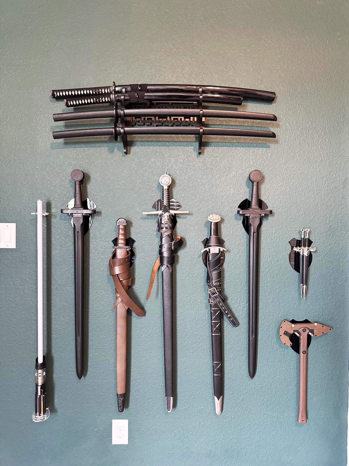 HHUXIUE Wall mounted sword rack sword stant axe holder wall mounted display rack single sword vertical wall mounted general sword rack?sword wall mount?sword stand(black 1 set)