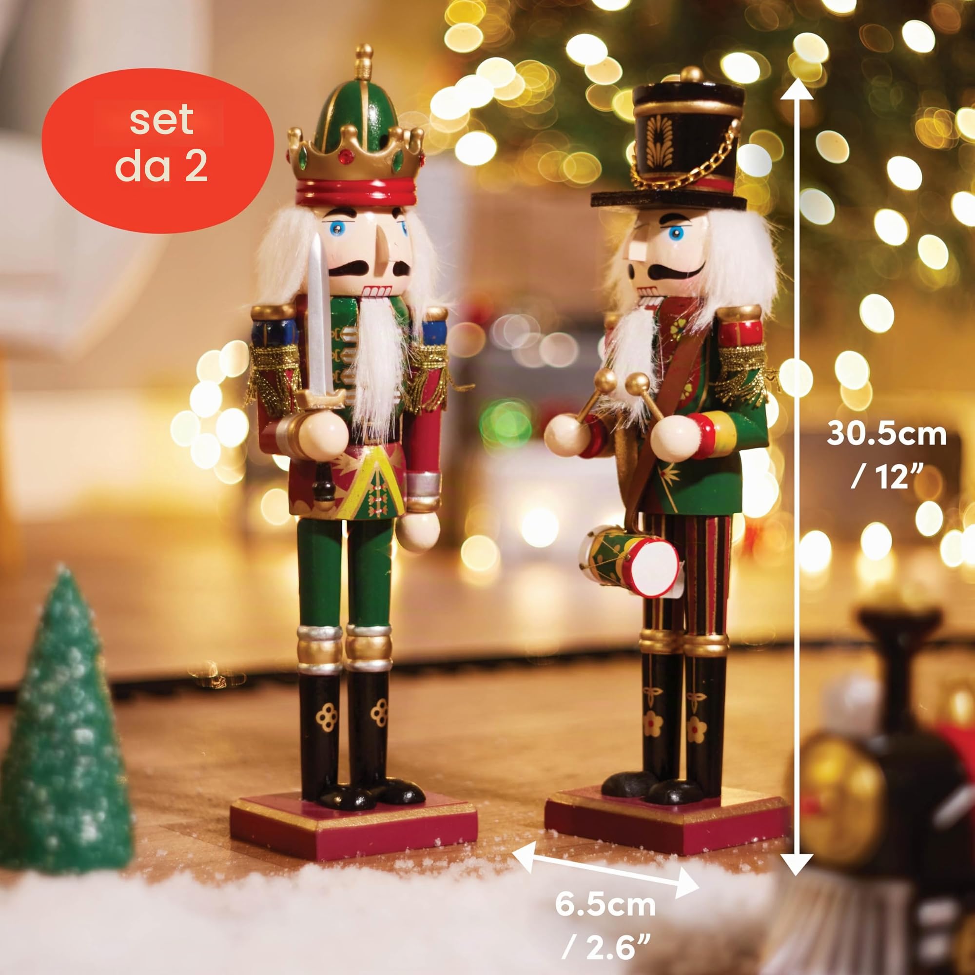 THE TWIDDLERS 2 Schiaccianoci Natale in Legno (30cm) – Soldatini Decorativi Dipinti a Mano – Set Soldato con Spada e Tamburo – Decorazione Natalizia Classica per Camino, Tavola e Mensole – Rosso e Oro