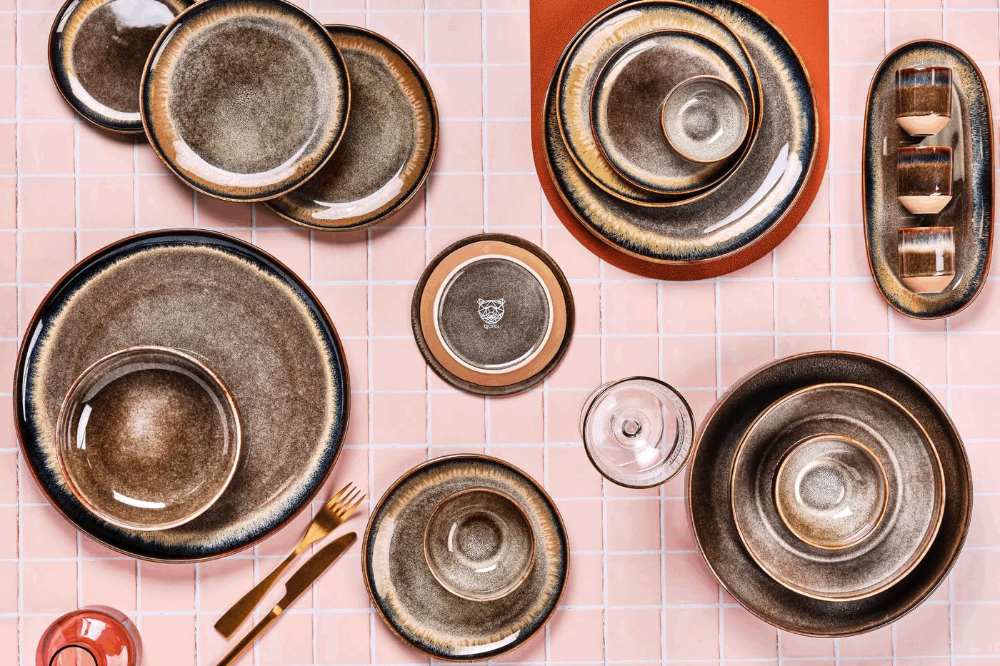 BJORN Service de Vaisselle GENESIS BASALTE pour 6 Personnes – 36 Pièces en Grès, Assiettes Bols Mugs et Tasses, Service de Table Design Asymétrique