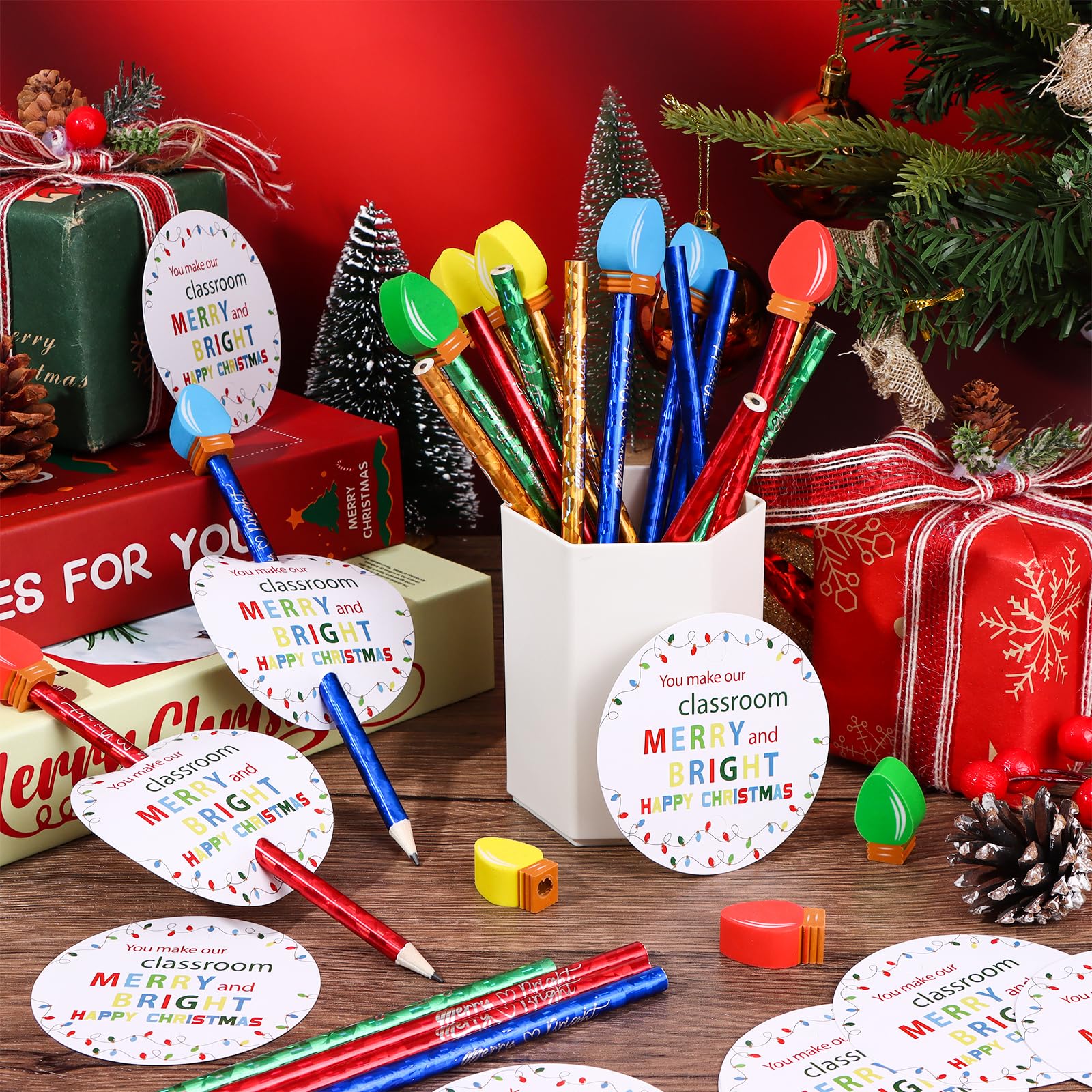 96 Sets Weihnachts-Bleistift-Radiergummis, Geschenke mit Glühbirne, Weihnachts-Bleistift-Radiergummi, Aufsätze, fröhliche helle Karten, Taschen, Mini-Glühbirnen-Radiergummis, mehrfarbig