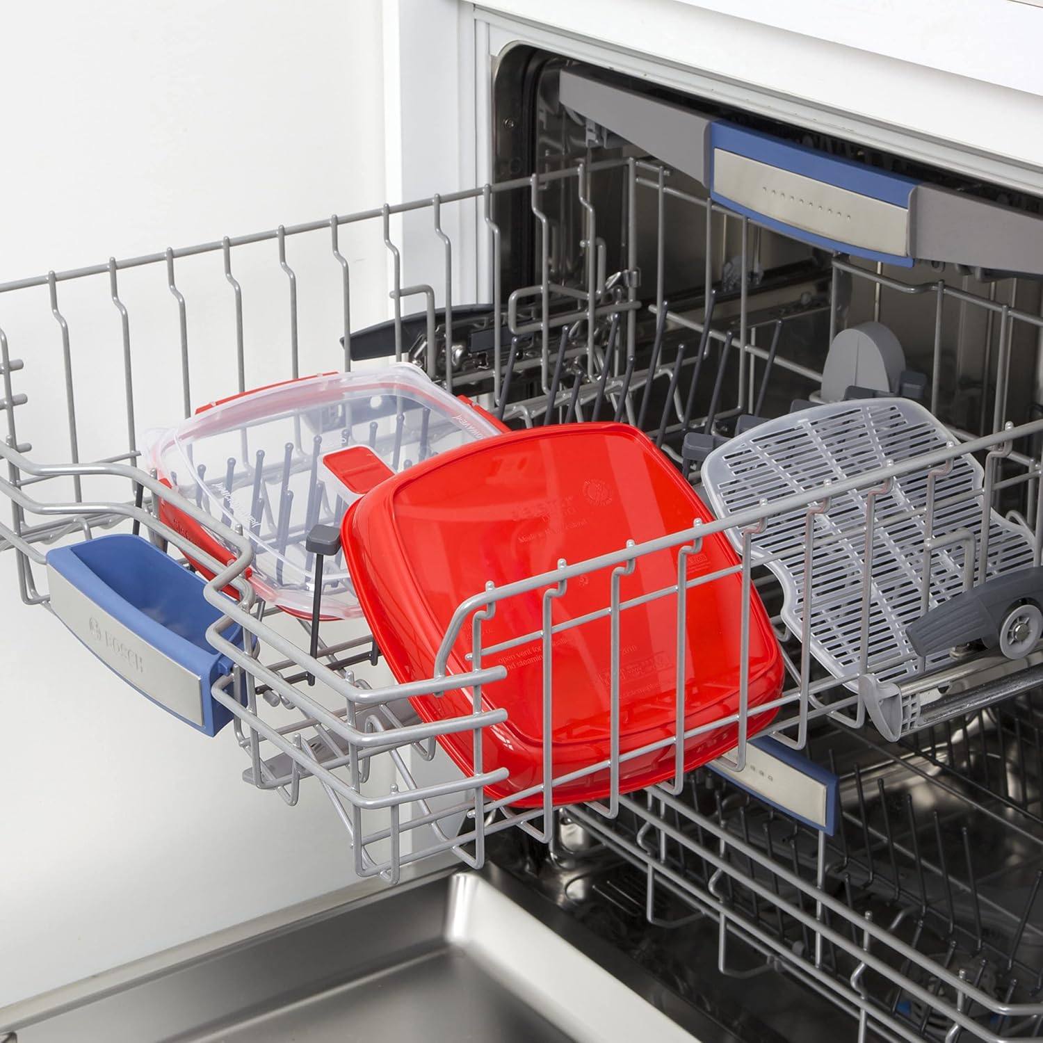 Sistema Microwave Collection Plate with Removable Steaming Rack, Large, 44.6 oz./1.3 L, Red
