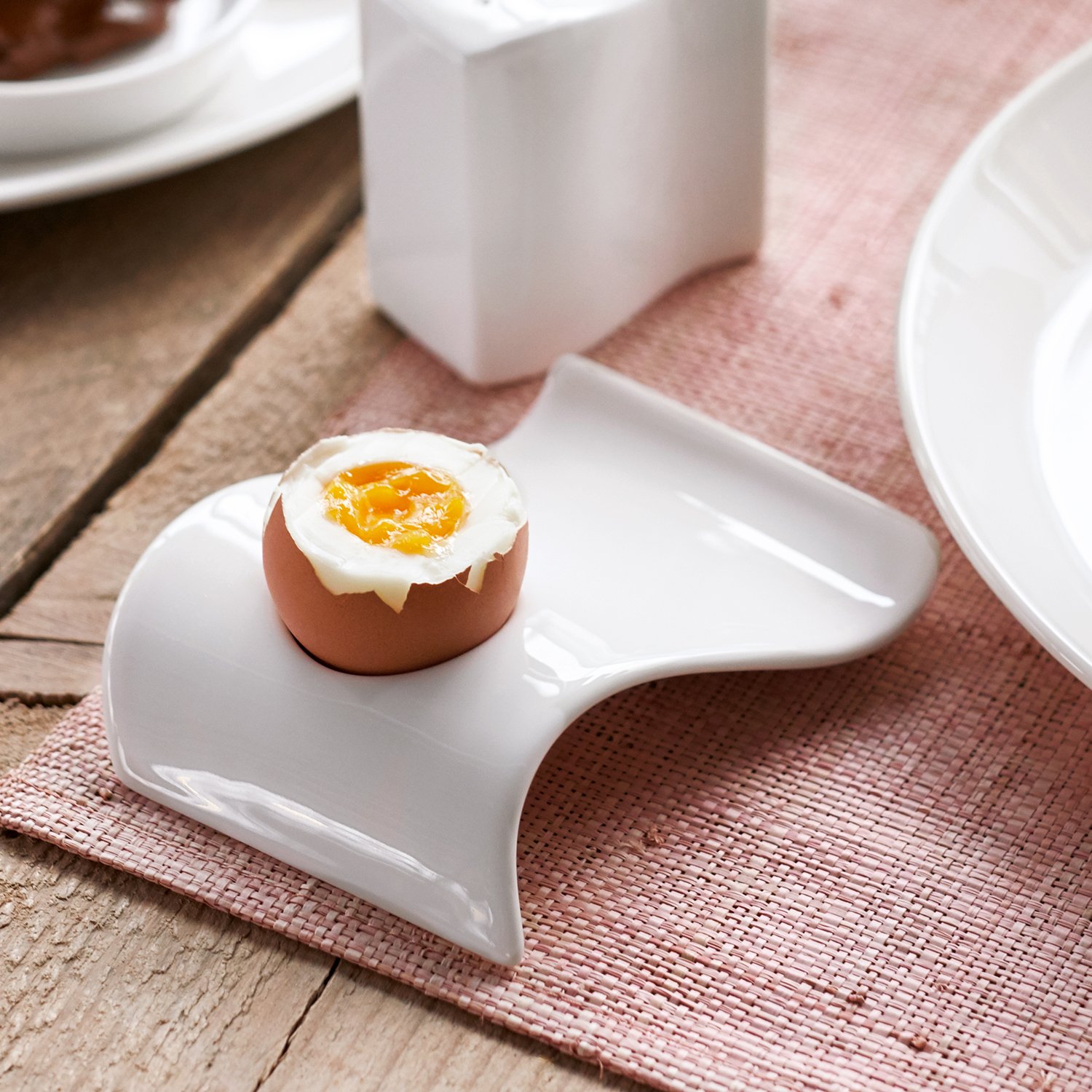Villeroy & Boch Newwave (10 – 2525 – 1955), Edler Premium Porcelana en Forma Curvada, Adecuado para 4 Personas, 4 x Huevera, Color Blanco, 23.3 x 13.9 X 5.5 Cm, 4 Unidades de Medida