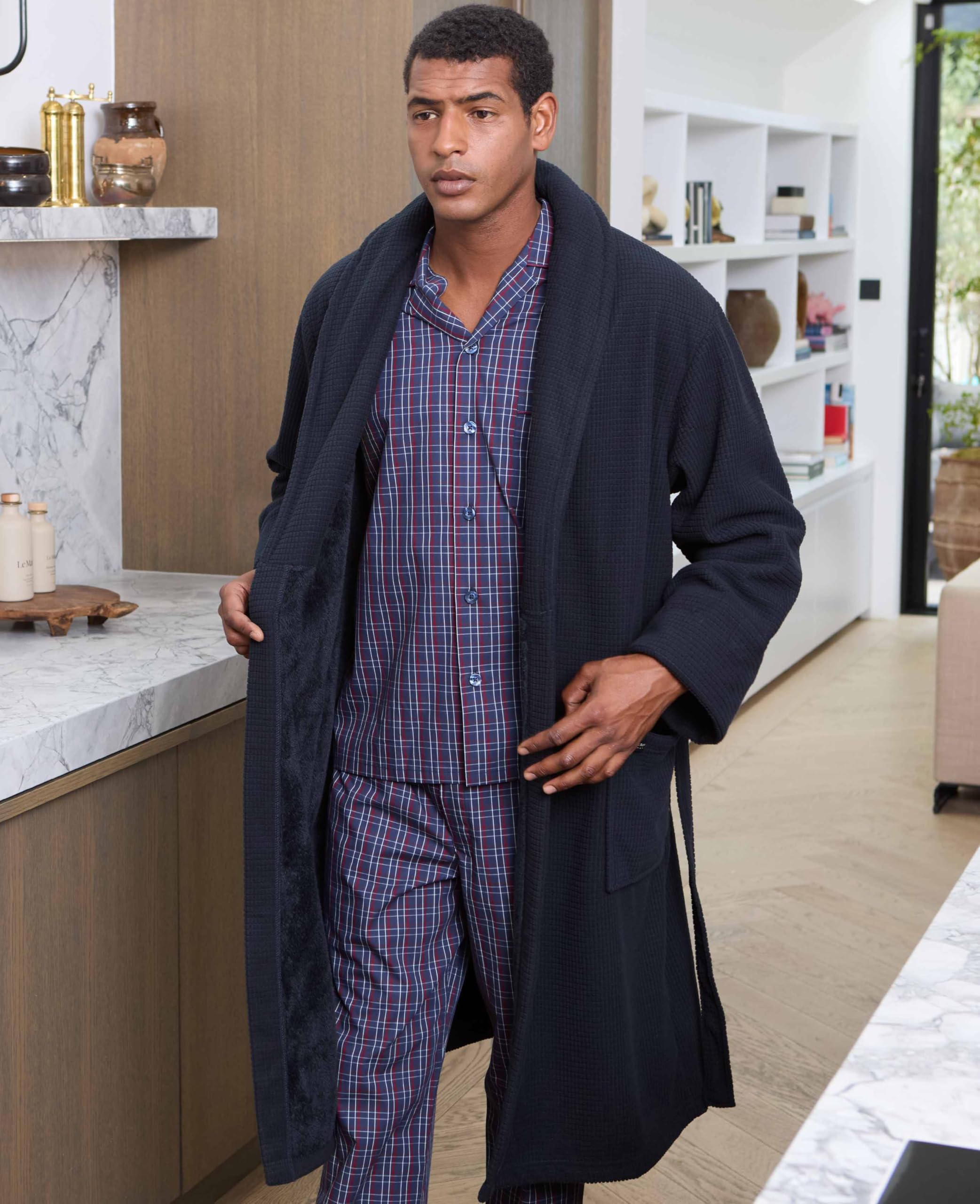 THE SAVILE ROW COMPANY LONDON Men's Lightweight Super Soft Warm Fleece Dressing Gown — view 21