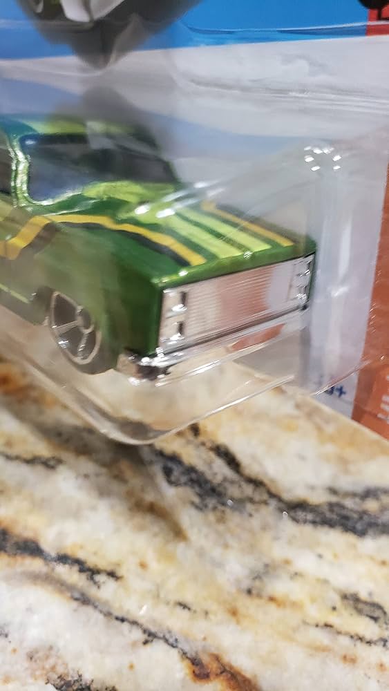 ホットウィール　83 CHEVY SILVERADO　2台セット Hot Wheels 100 Years of Chevy Trucks 2/8 '83 Chevy Silverado