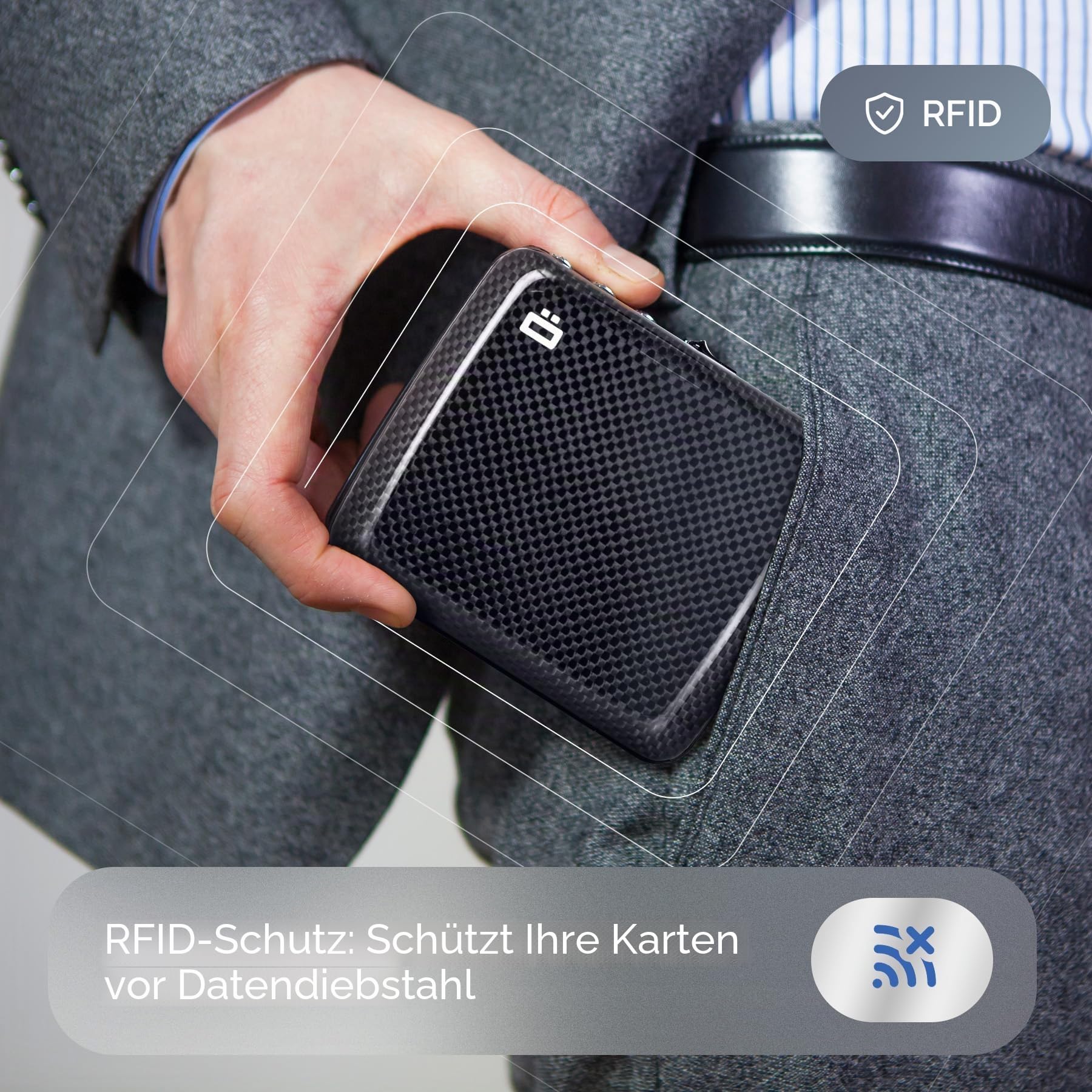 ÖGON -DESIGNS- Carbonfaser-Geldbörse mit Zahlenschloss. Modell: Code Wallet | 3-stelliges Zahlenschloss. Schneller Kartenzugriff. Für bis zu 10 Karten & Geldscheine. RFID-Schutz.