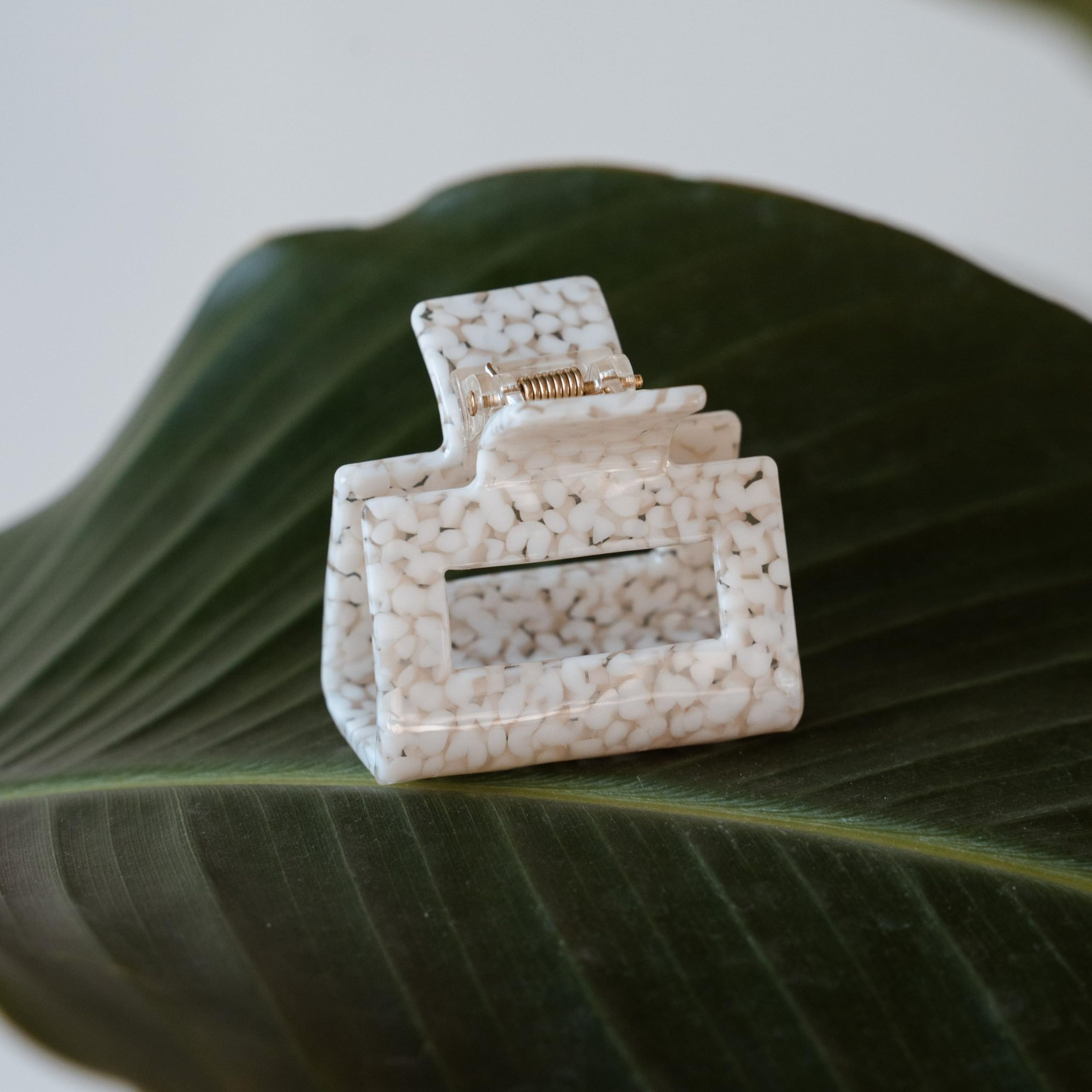 Malin Hair Claw, White - Image 3