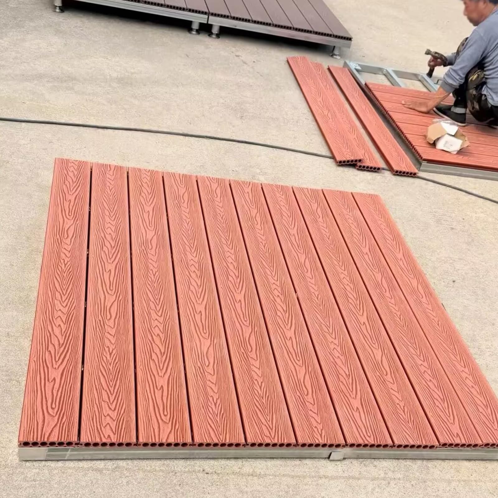 Pływający taras tarasowy z drewna kompozytowego, płytki | Woodgrain, 84 x 84 x 20 cm, z regulowanymi metalowymi nóżkami, antypoślizgowe, wodoodporne, na każdą pogodę (kolor tekowy)