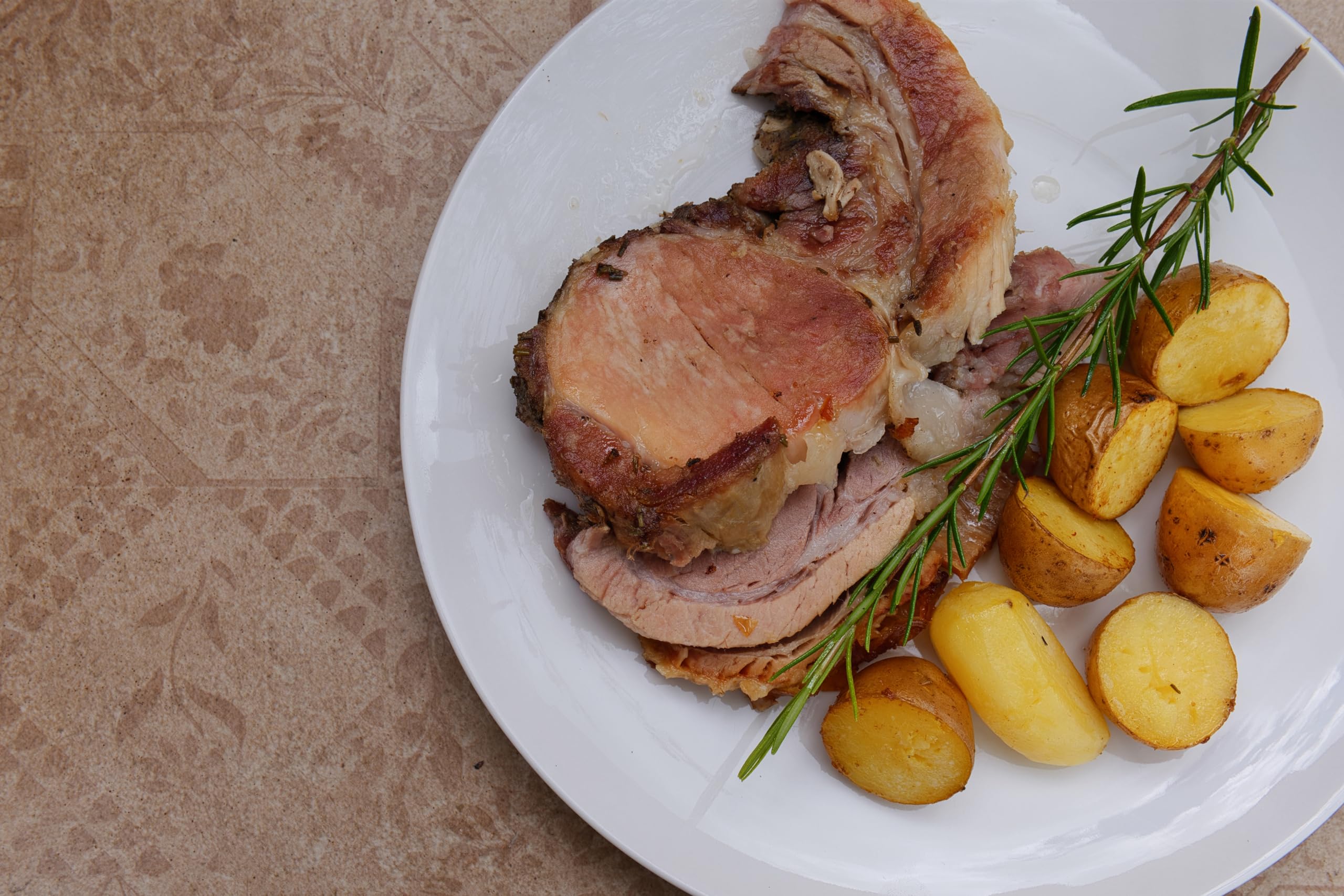 Porchetta di Ariccia IGP 3kg Sottovuoto | Croccante all'esterno | Prodotto Tipico | Senza Glutine | Senza Conservanti | Carne Selezionata di Maiale Italiana | In Regalo Tagliere - 3