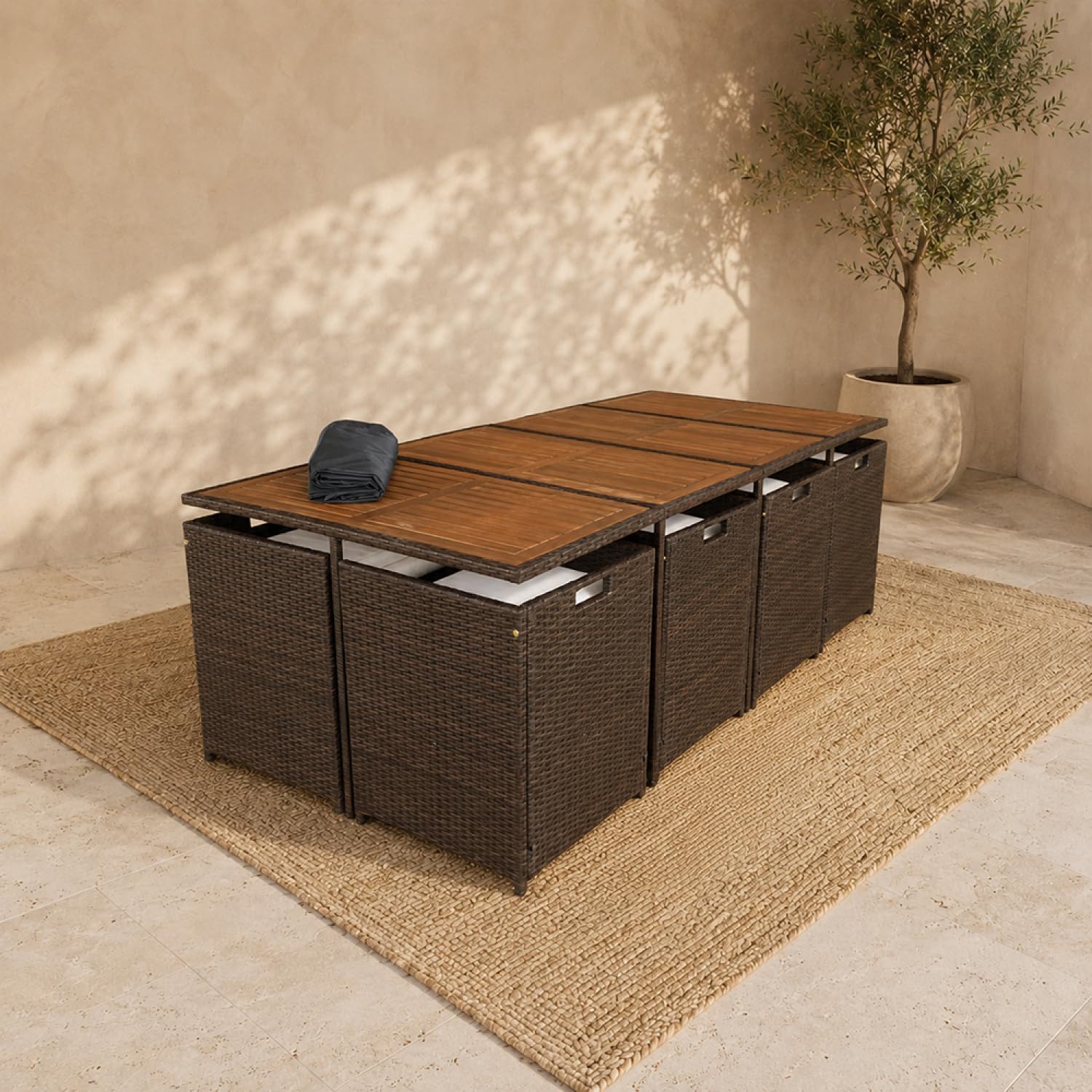 CONCEPTO FÁBRICA | Salón de jardín Empotrable Toledo 12 plazas Resina Trenzada Marrón | Mesa de comedor exterior con 8 Sillones y 4 Pufs | Bandeja Acacia | Cojines Beige Desenfundables | Funda
