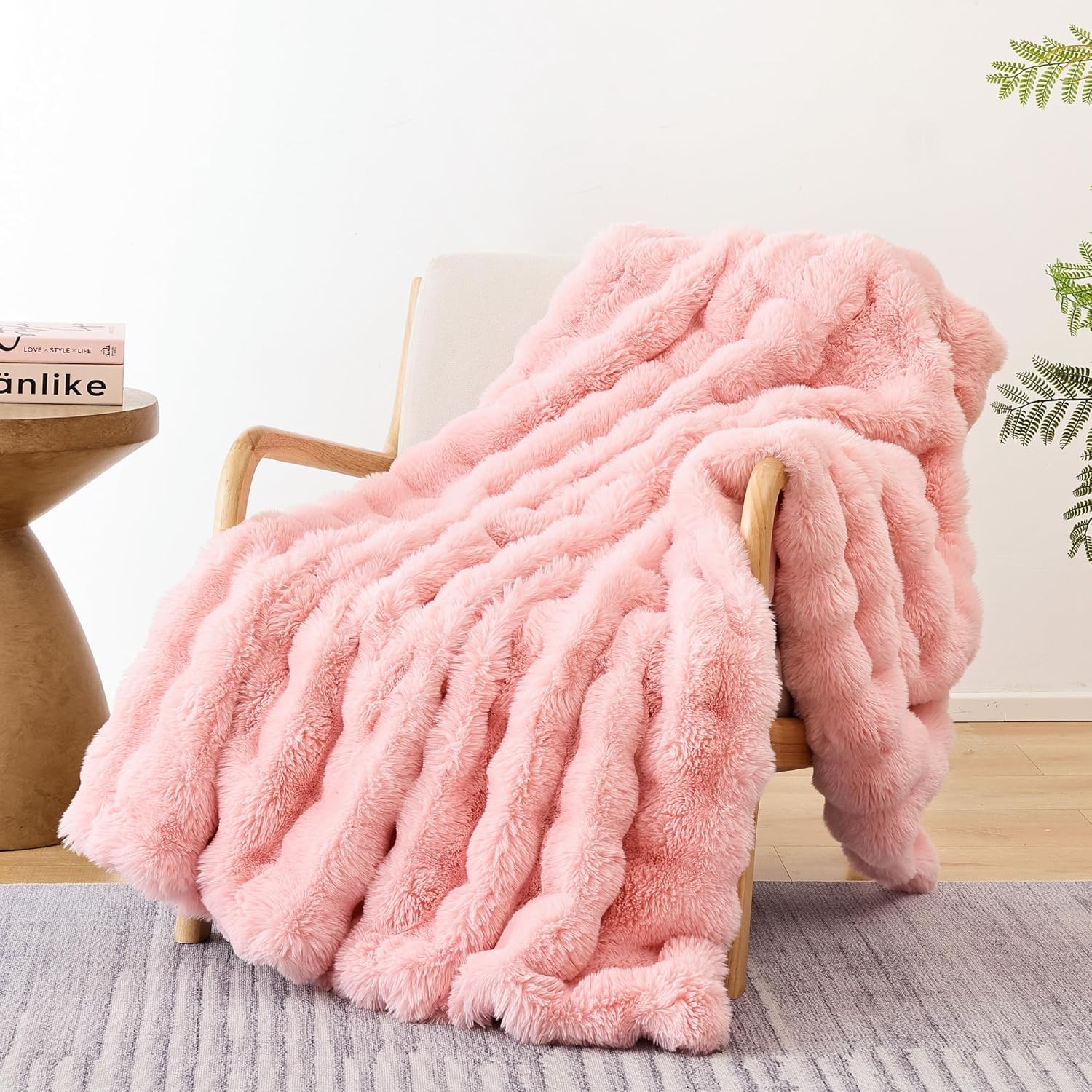 Smoofy Faux Fur Throw Blanket for Couch – Blush Pink Fluffy Cozy Rabbit Fleece