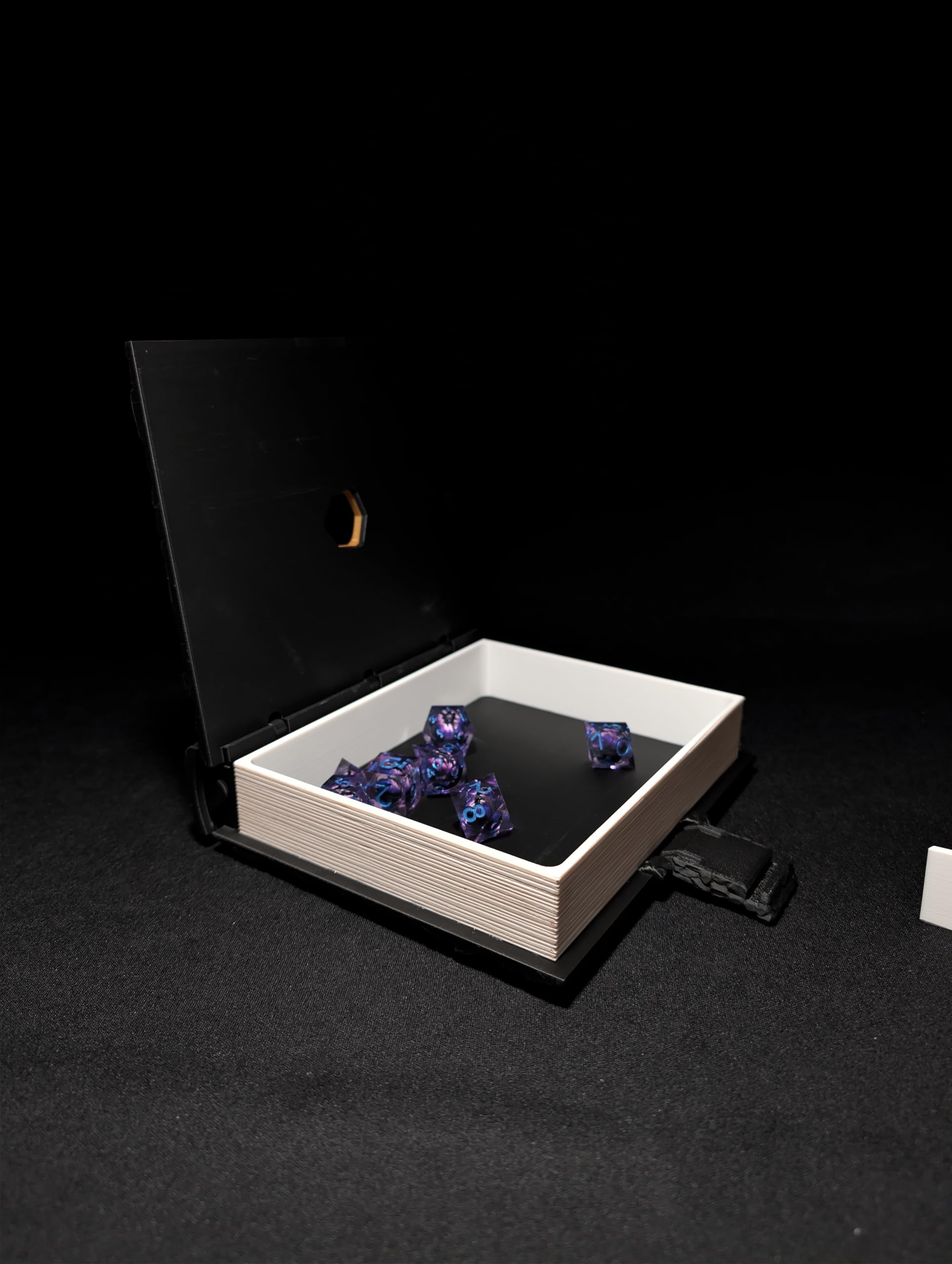 Grimorio Dracónico tallado caja de almacenamiento para dados y bandeja de lanzamiento, pintada a mano, 15,4 x 18 x 6 cm, para D&D y juegos de rol