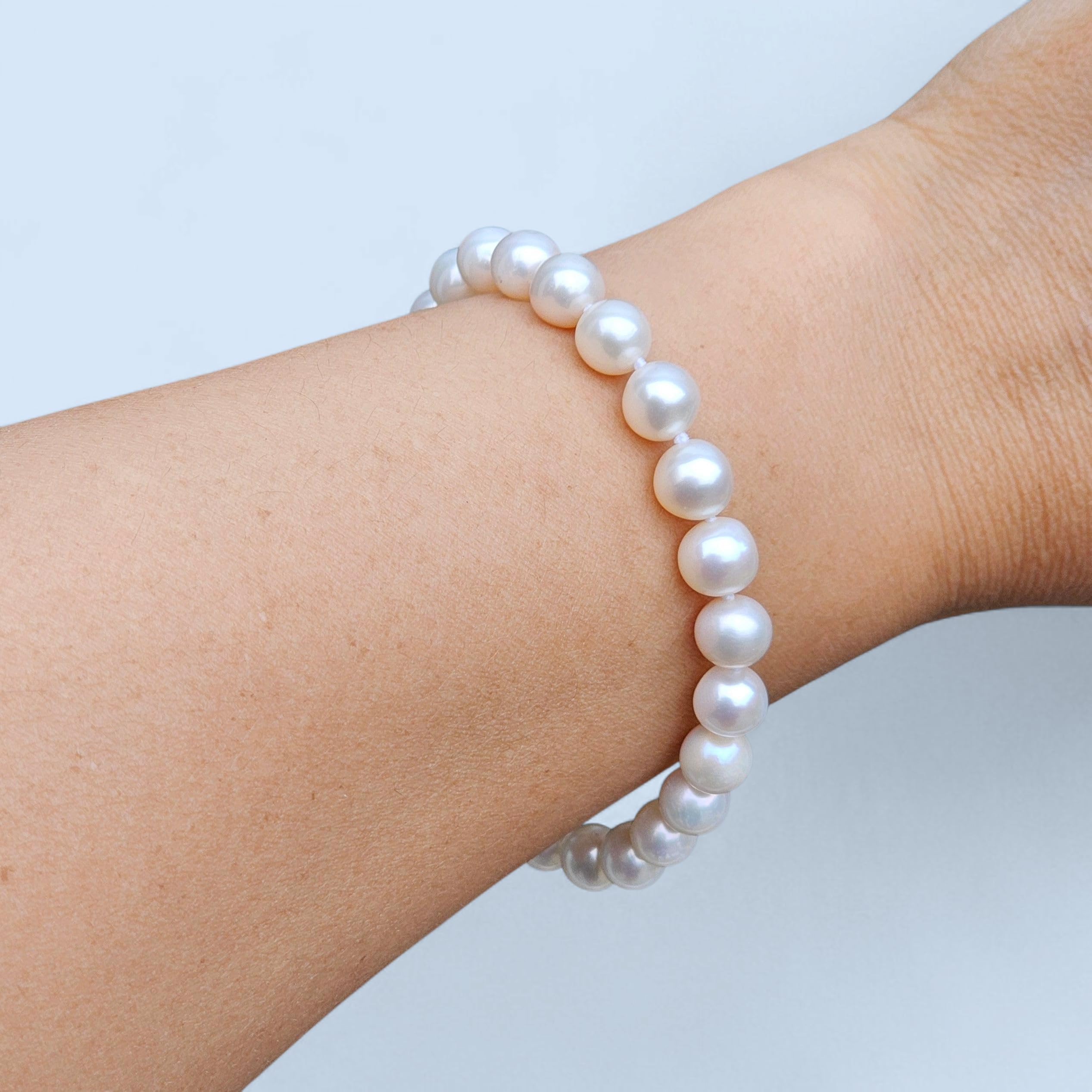 Damen Armband aus Süßwasserperlen, handgefertigt mit 8–9mm weißen Zuchtperlen, verschiedene Verschlussoptionen, eleganter Perlenschmuck, Geschenkbox inklusive