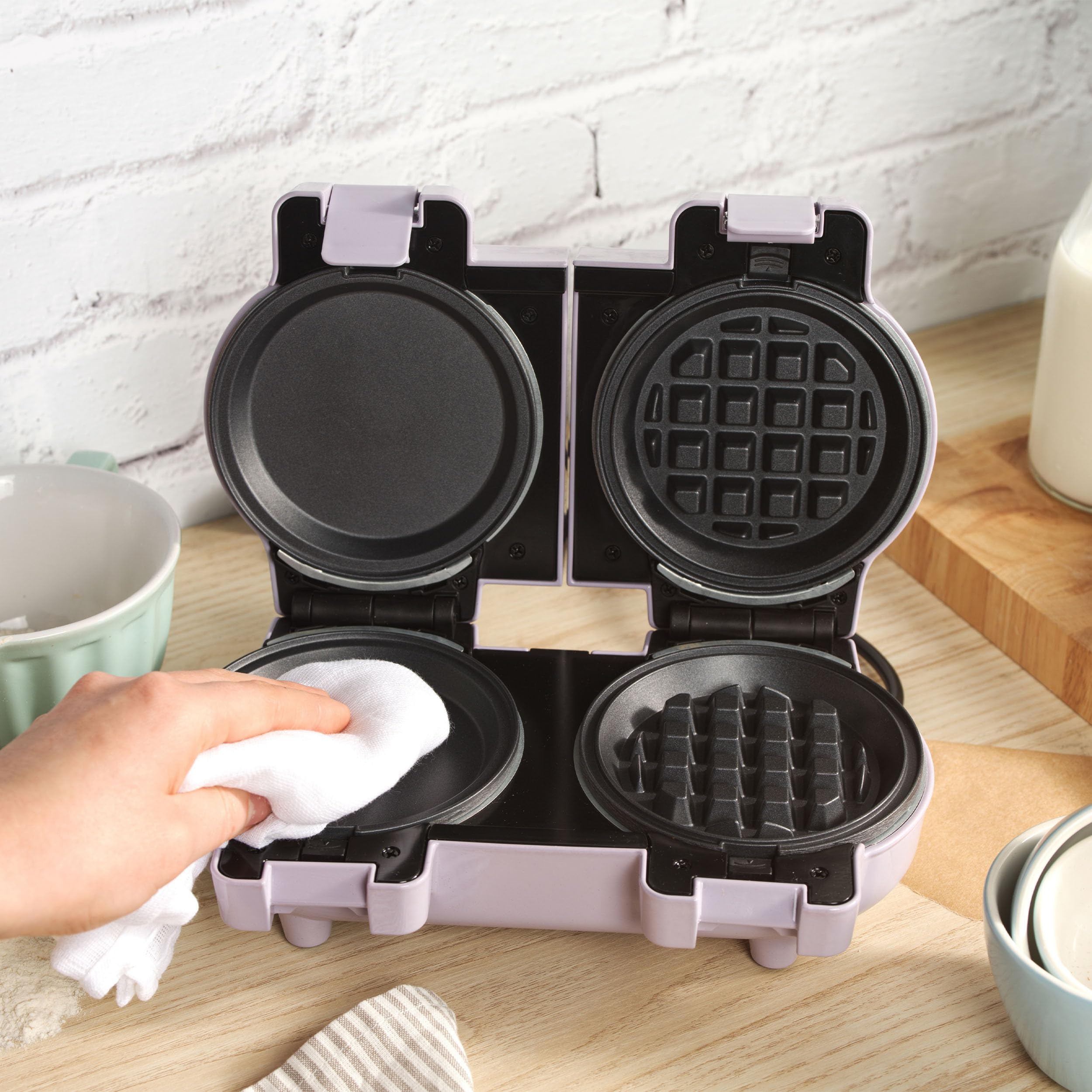 Giles & Posner Appareil de fabrication de snacks– plaques de cuisson amovibles antiadhésives, compact, inclut 4 plates pour omelettes et gâteaux, 4 à gaufres, violet pastel.